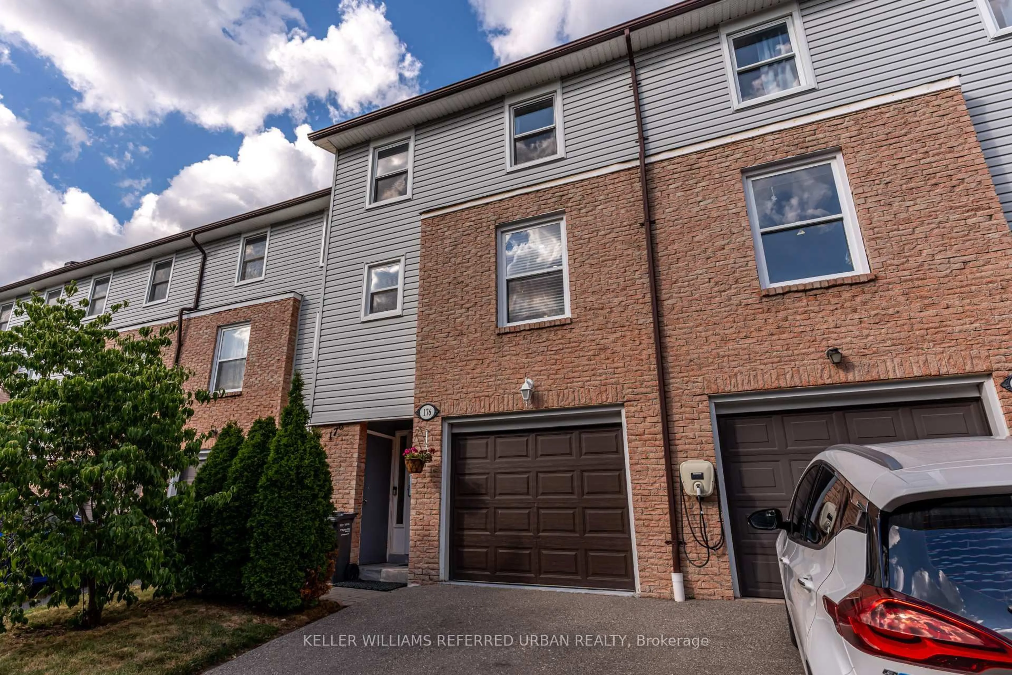 A pic from outside/outdoor area/front of a property/back of a property/a pic from drone, street for 2440 Bromsgrove Rd ##176, Mississauga Ontario L5J 4J7