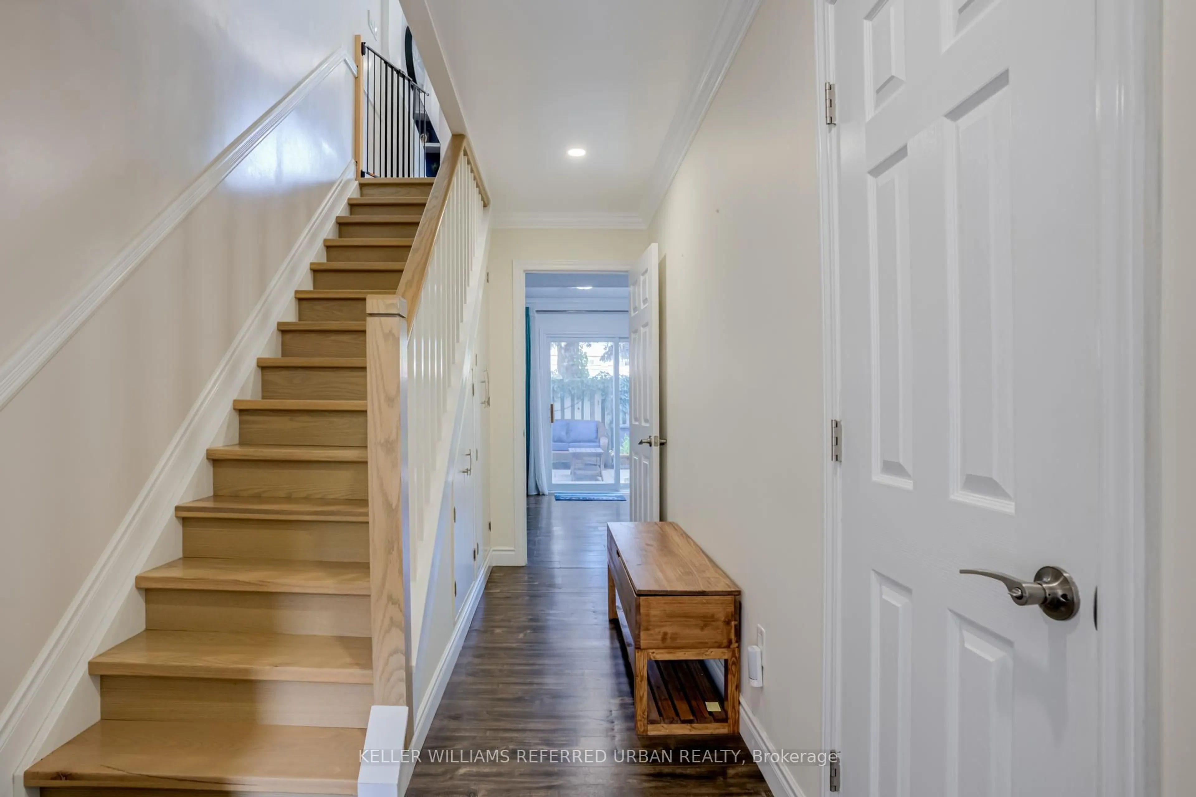 Indoor entryway for 2440 Bromsgrove Rd ##176, Mississauga Ontario L5J 4J7