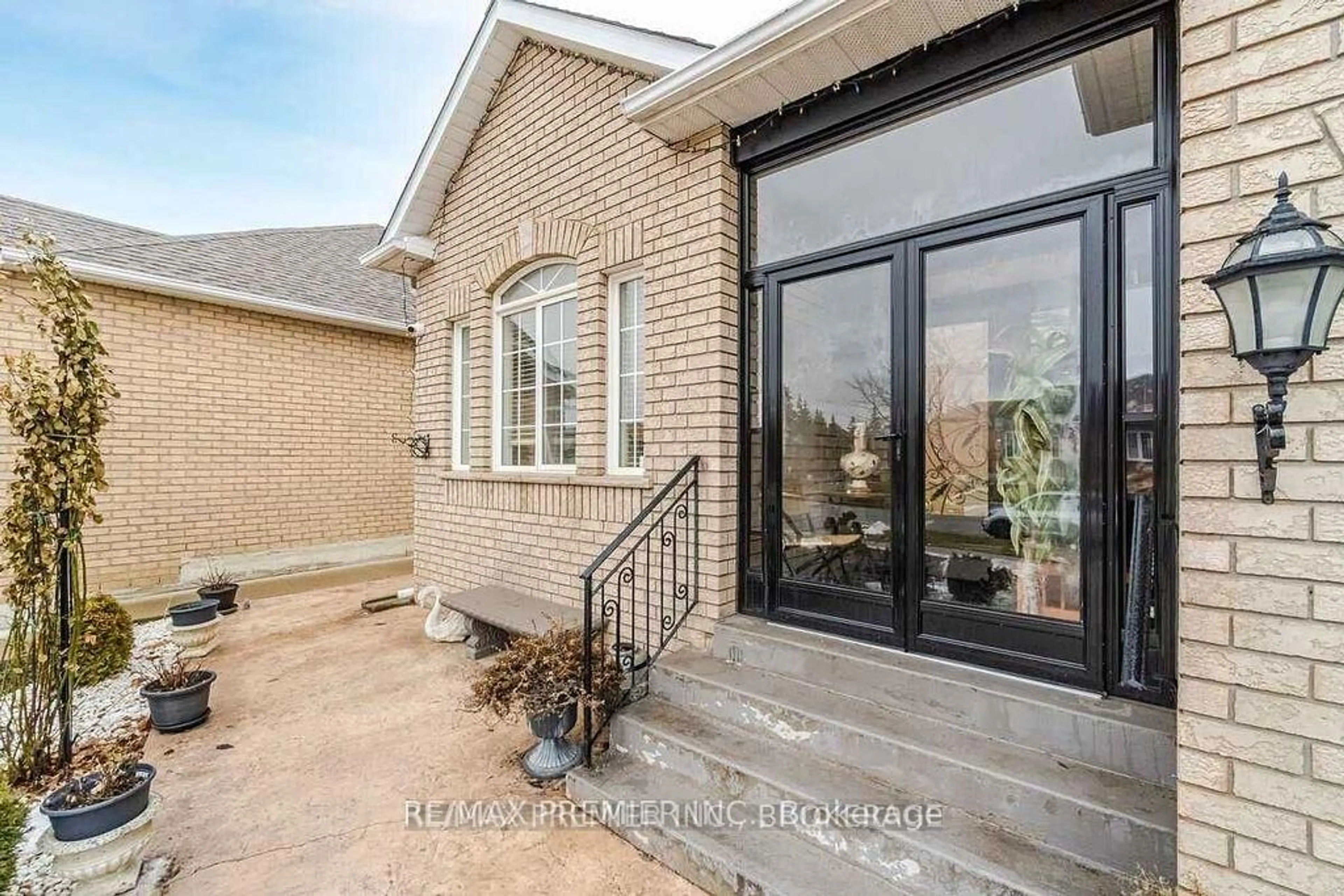 Home with brick exterior material, street for 190 Landsbridge St, Caledon Ontario L7E 2A3