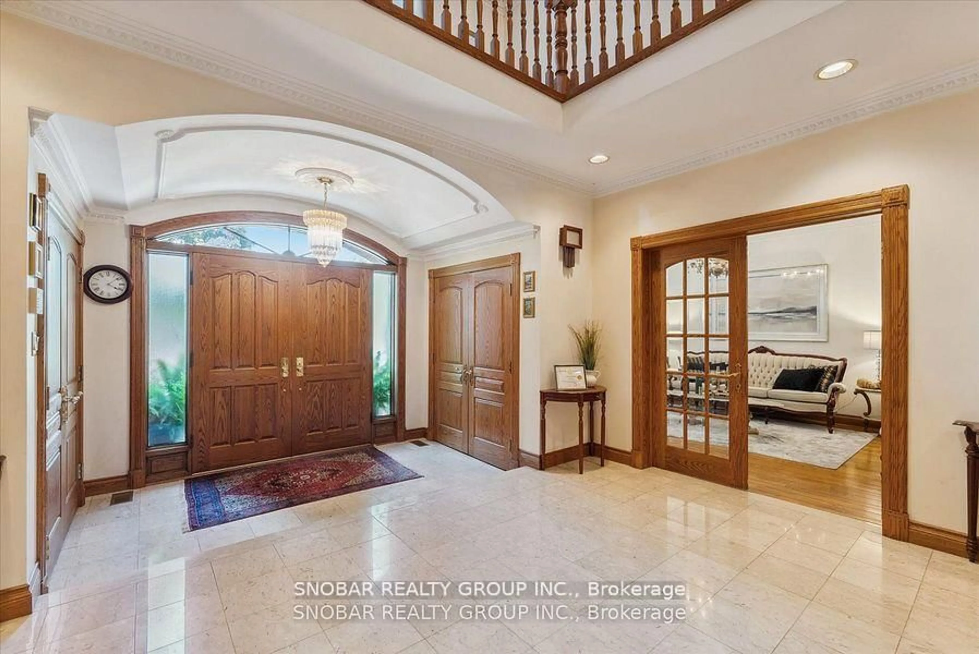 Indoor foyer for 5 Weston Wood Rd, Toronto Ontario M9P 1R7