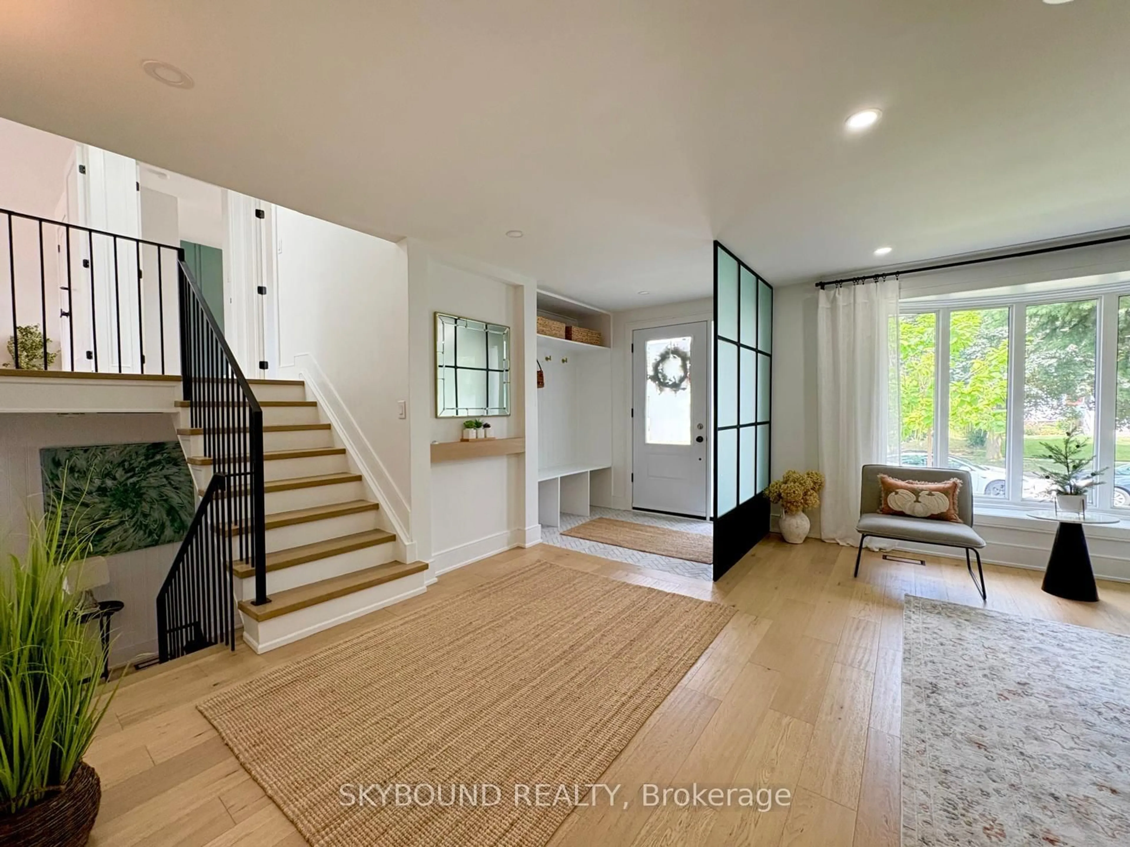 Indoor entryway for 23 Drury Lane, Toronto Ontario M9P 1P8
