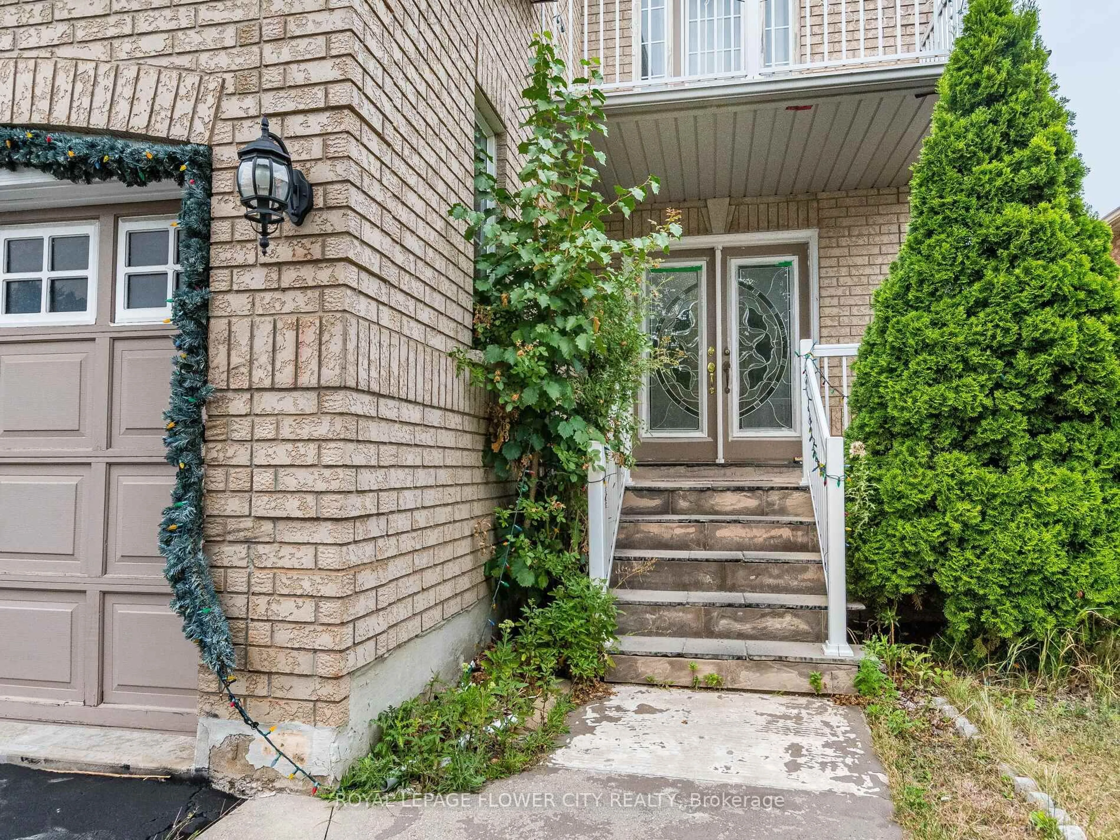 Indoor entryway for 58 Pertosa Dr, Brampton Ontario L6X 4W8