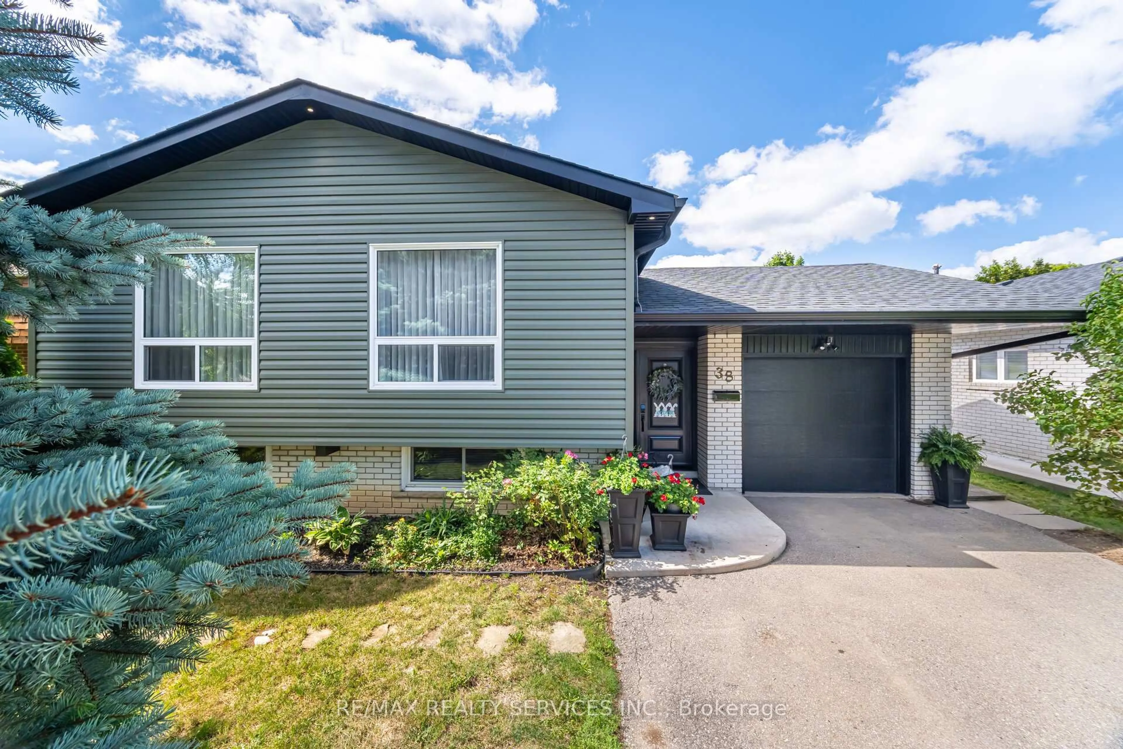 Home with vinyl exterior material, street for 38 Grassmere Cres, Brampton Ontario L6S 1C8
