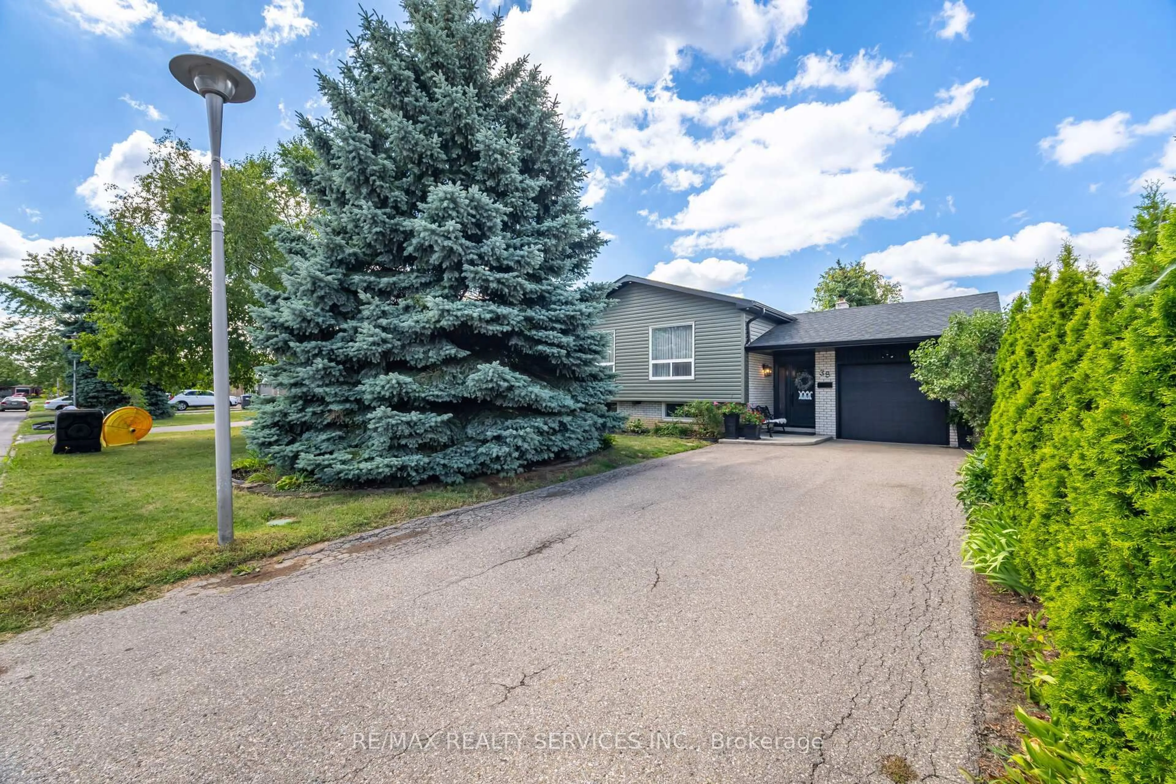 Unknown for 38 Grassmere Cres, Brampton Ontario L6S 1C8