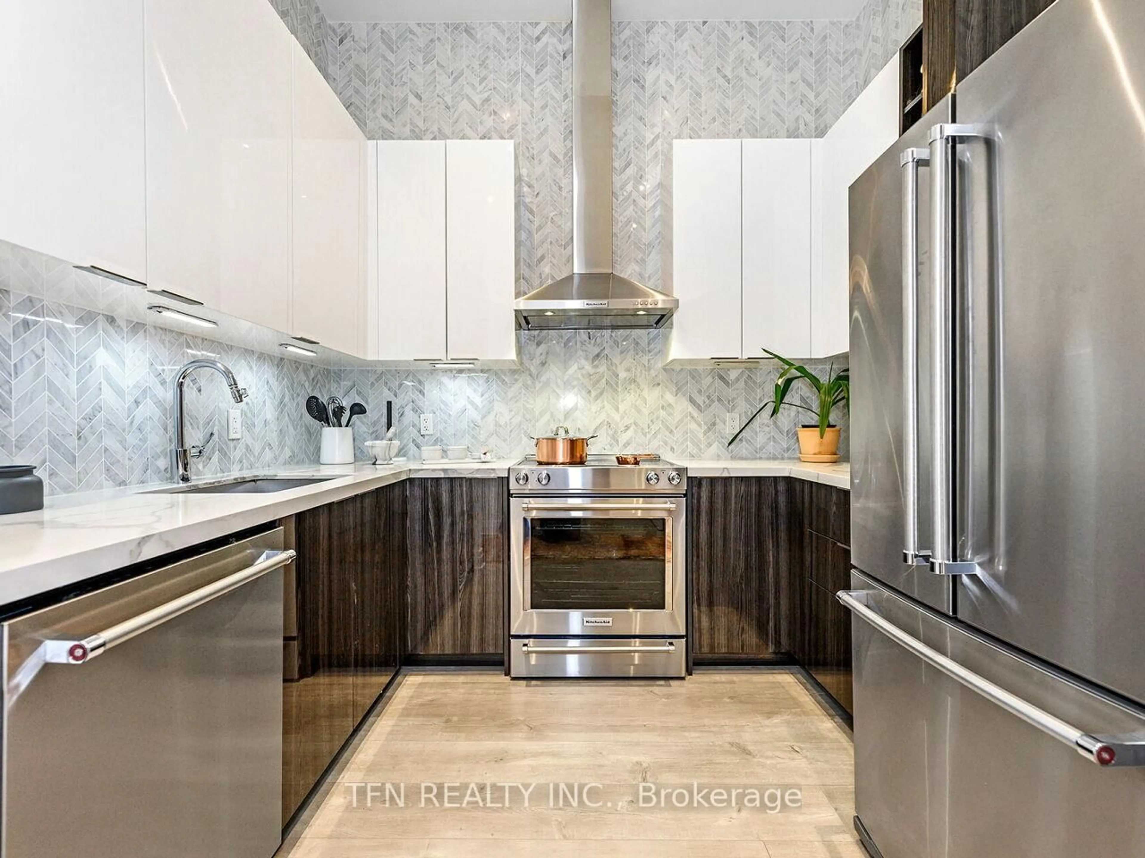 Contemporary kitchen, ceramic/tile floor for 20 Shore Breeze Dr #M5, Toronto Ontario M8V 0C7