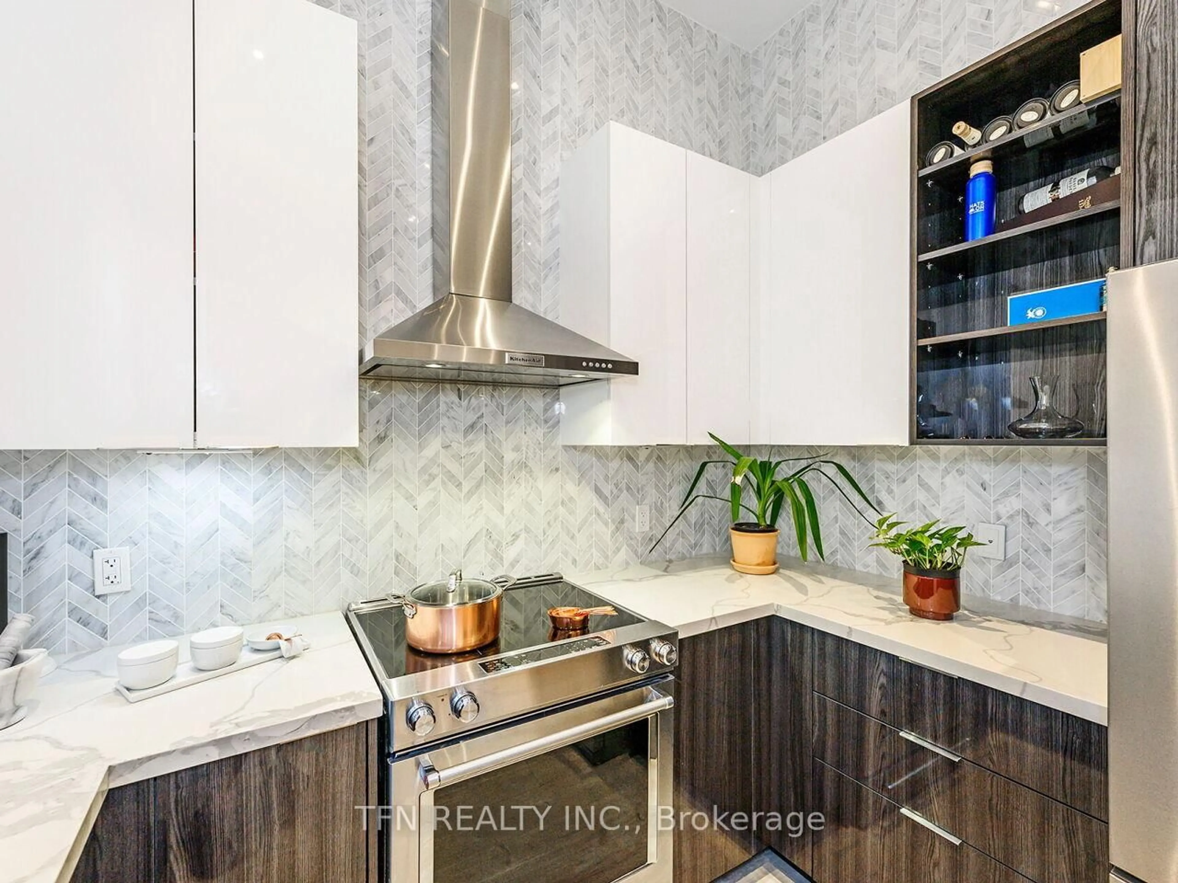 Contemporary kitchen, ceramic/tile floor for 20 Shore Breeze Dr #M5, Toronto Ontario M8V 0C7
