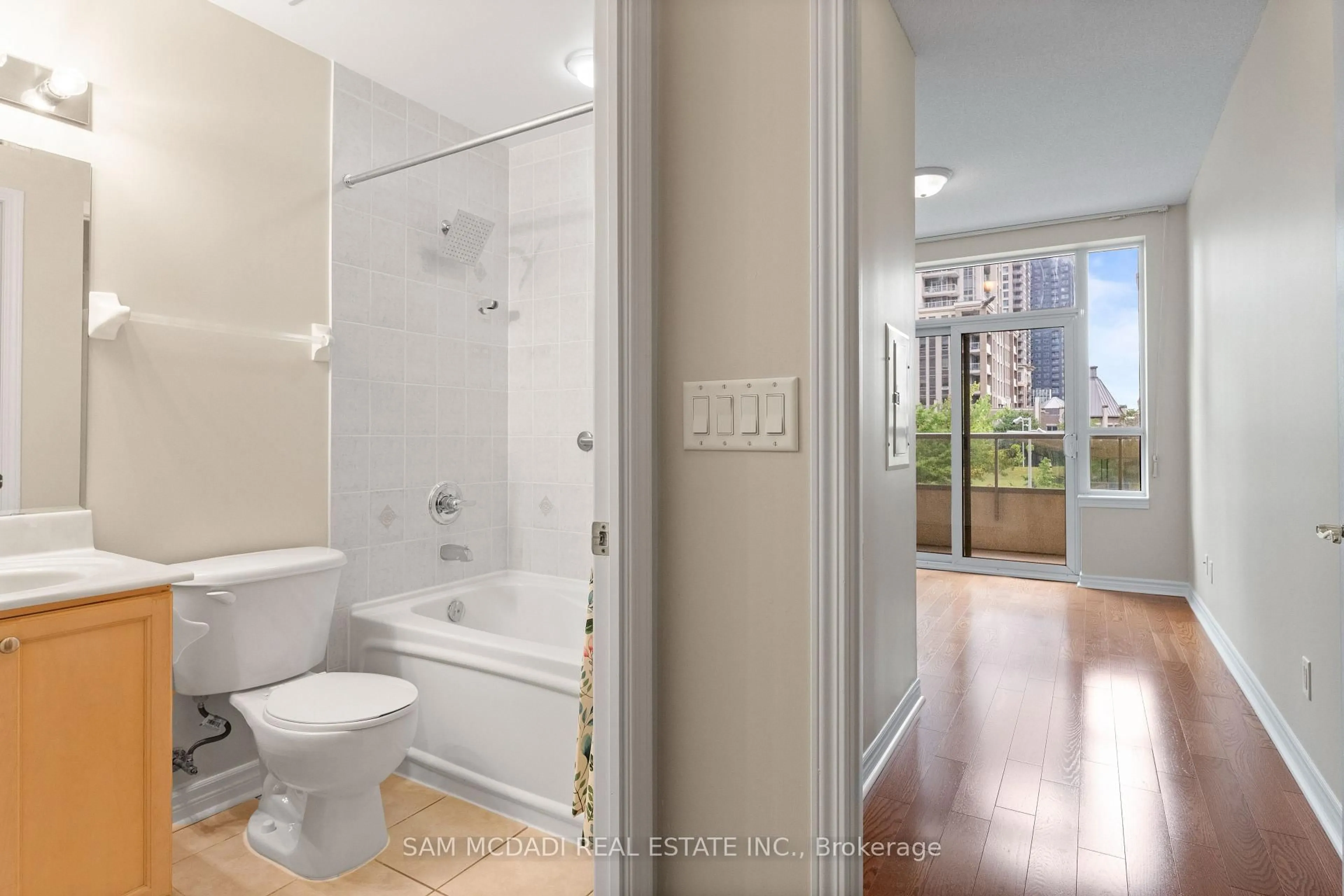 Standard bathroom, unknown for 350 Princess Royal Dr #211, Mississauga Ontario L5B 4N1