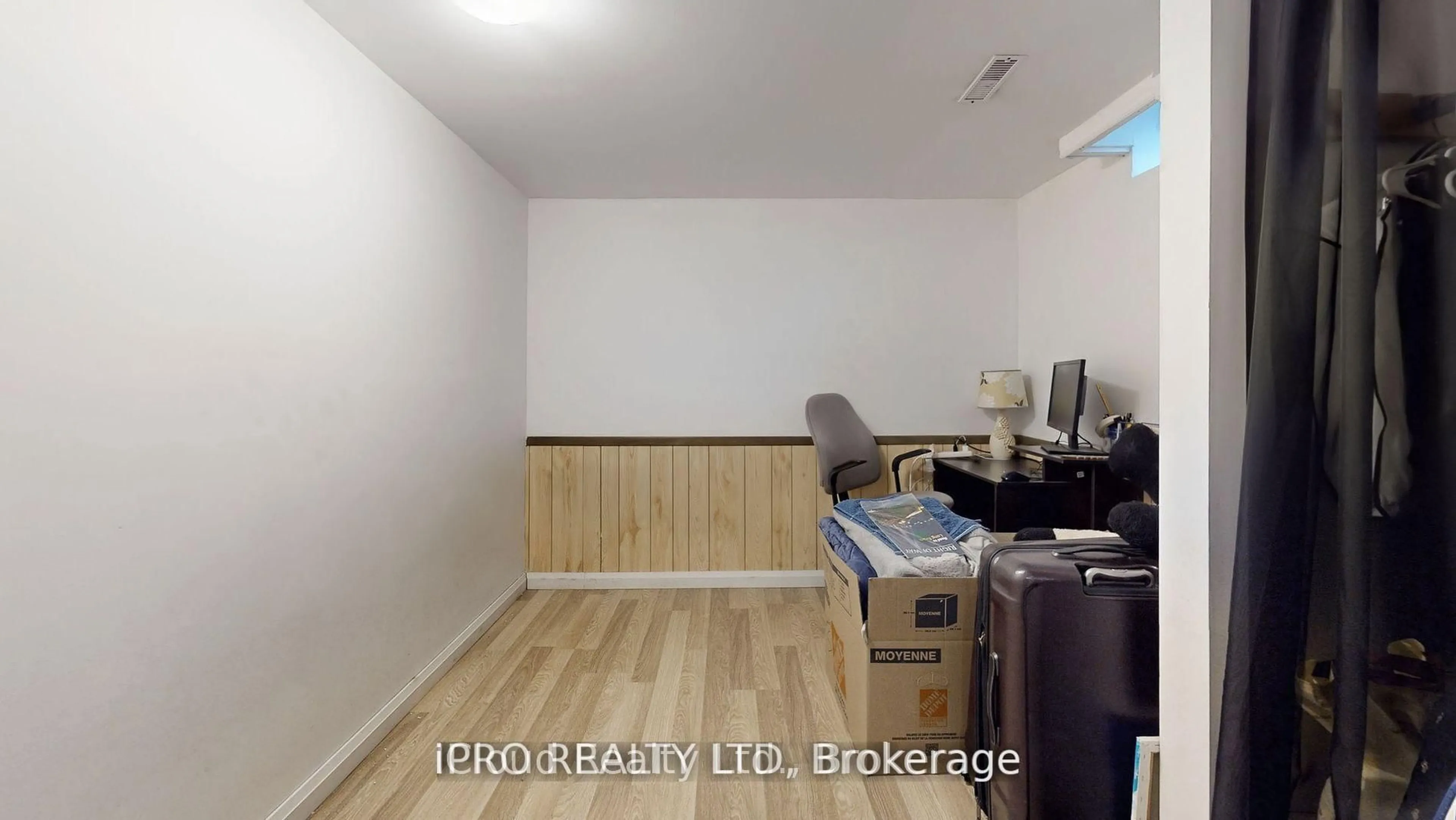 A pic of a room for 32 Dafoe Cres, Brampton Ontario L6Y 2L2