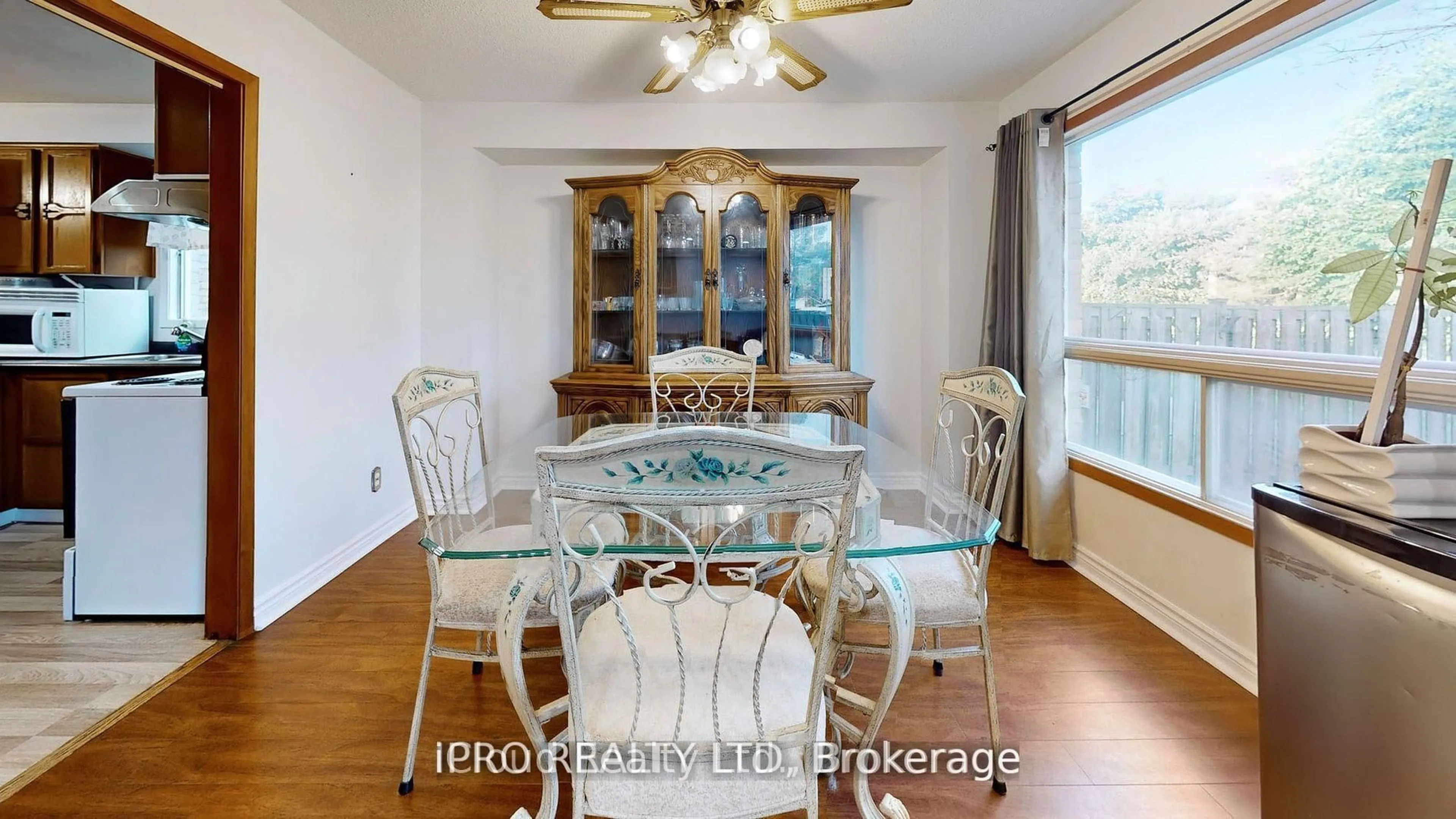 Dining room, wood/laminate floor for 32 Dafoe Cres, Brampton Ontario L6Y 2L2