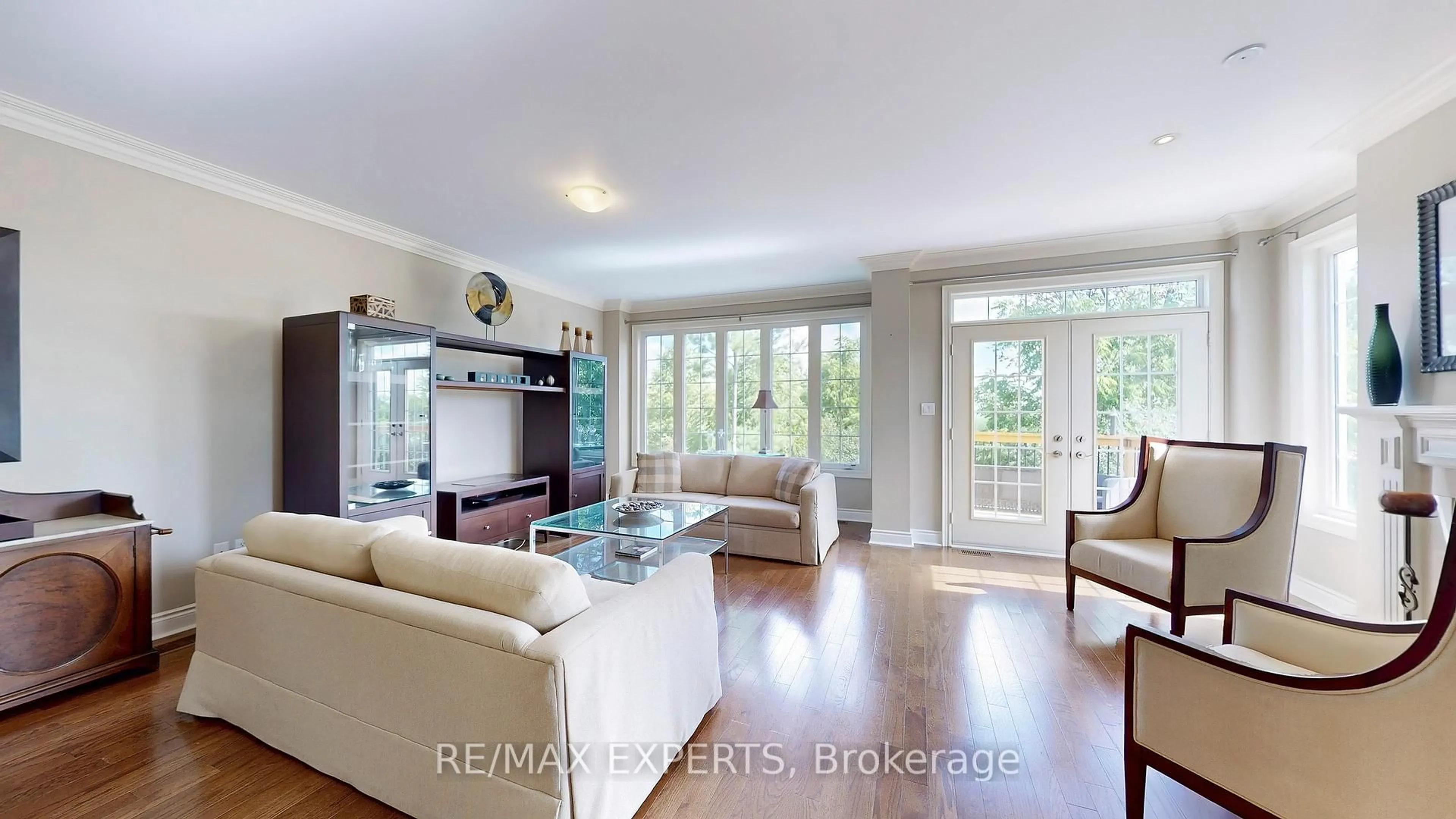 Living room with furniture, unknown for 110 Rolling Hills Lane, Caledon Ontario L7E 1T8