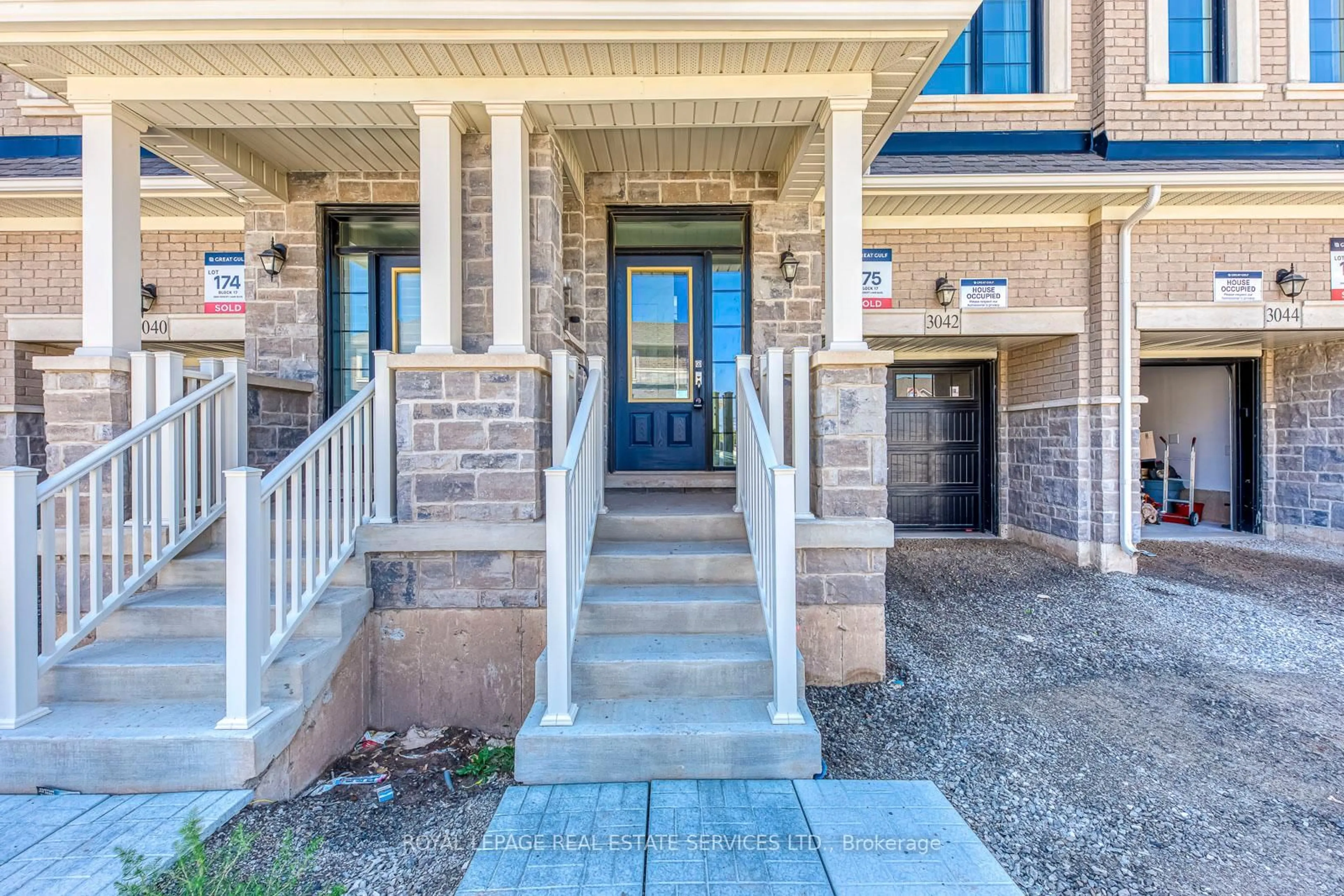 Indoor entryway for 3042 Robert Lam Robert Lamb Blvd, Oakville Ontario L6H 8B7