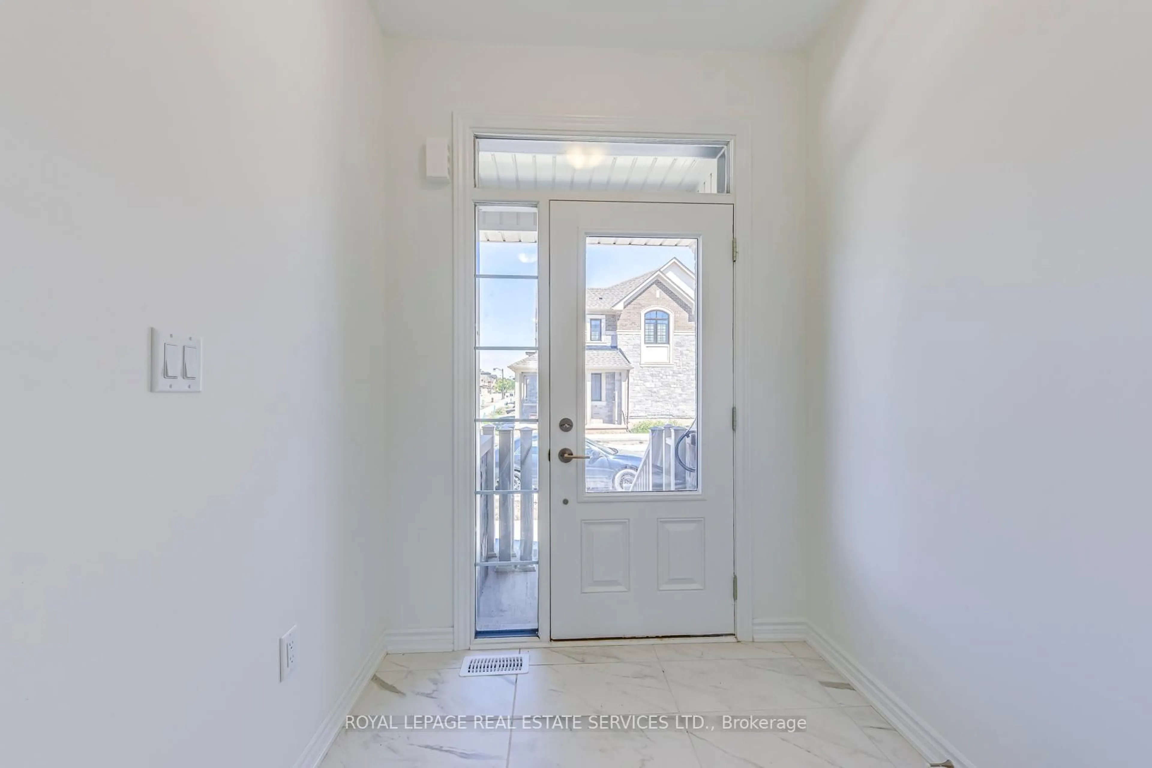 Indoor entryway for 3042 Robert Lam Robert Lamb Blvd, Oakville Ontario L6H 8B7