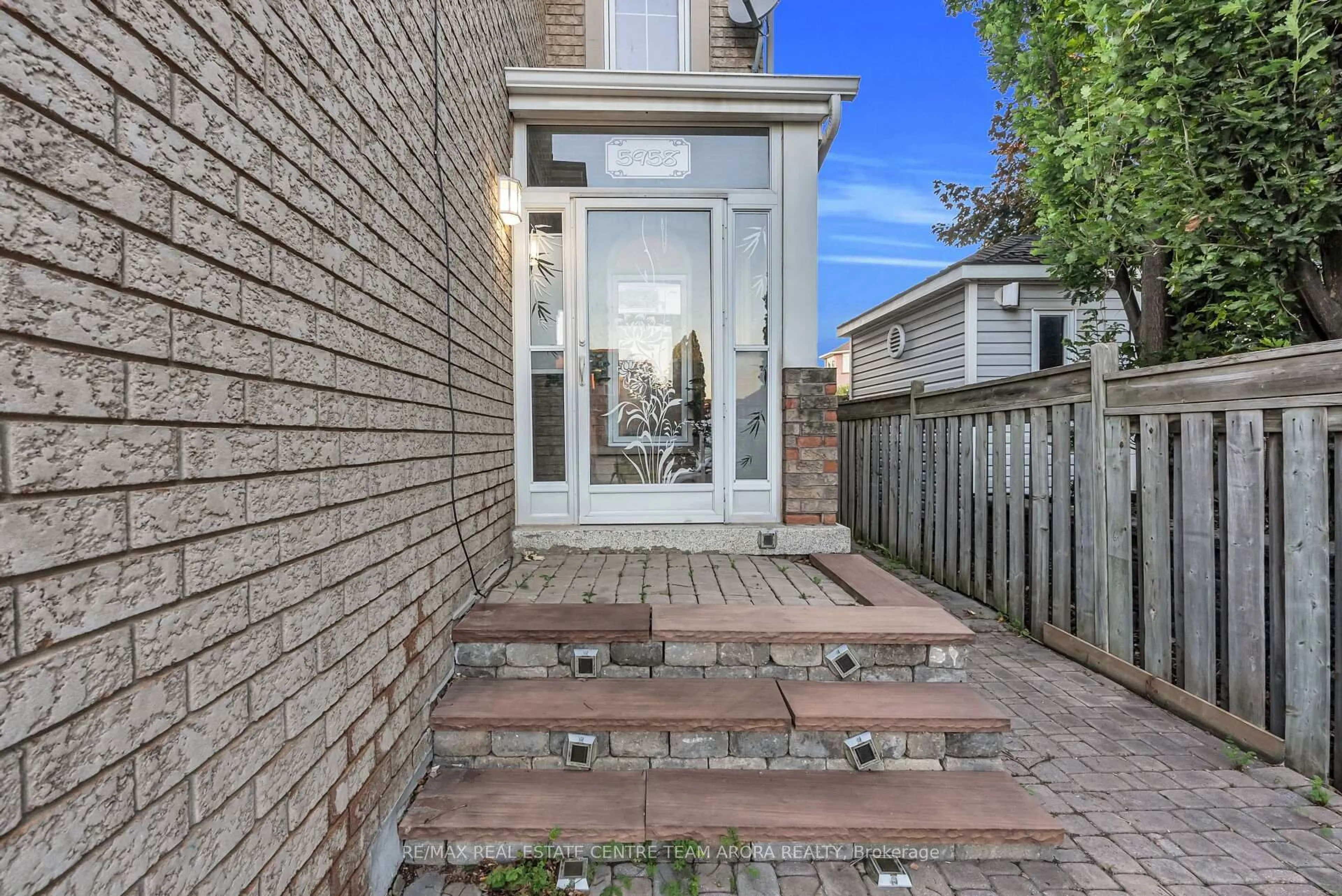 Unknown for 5958 Mersey St, Mississauga Ontario L5V 1W1