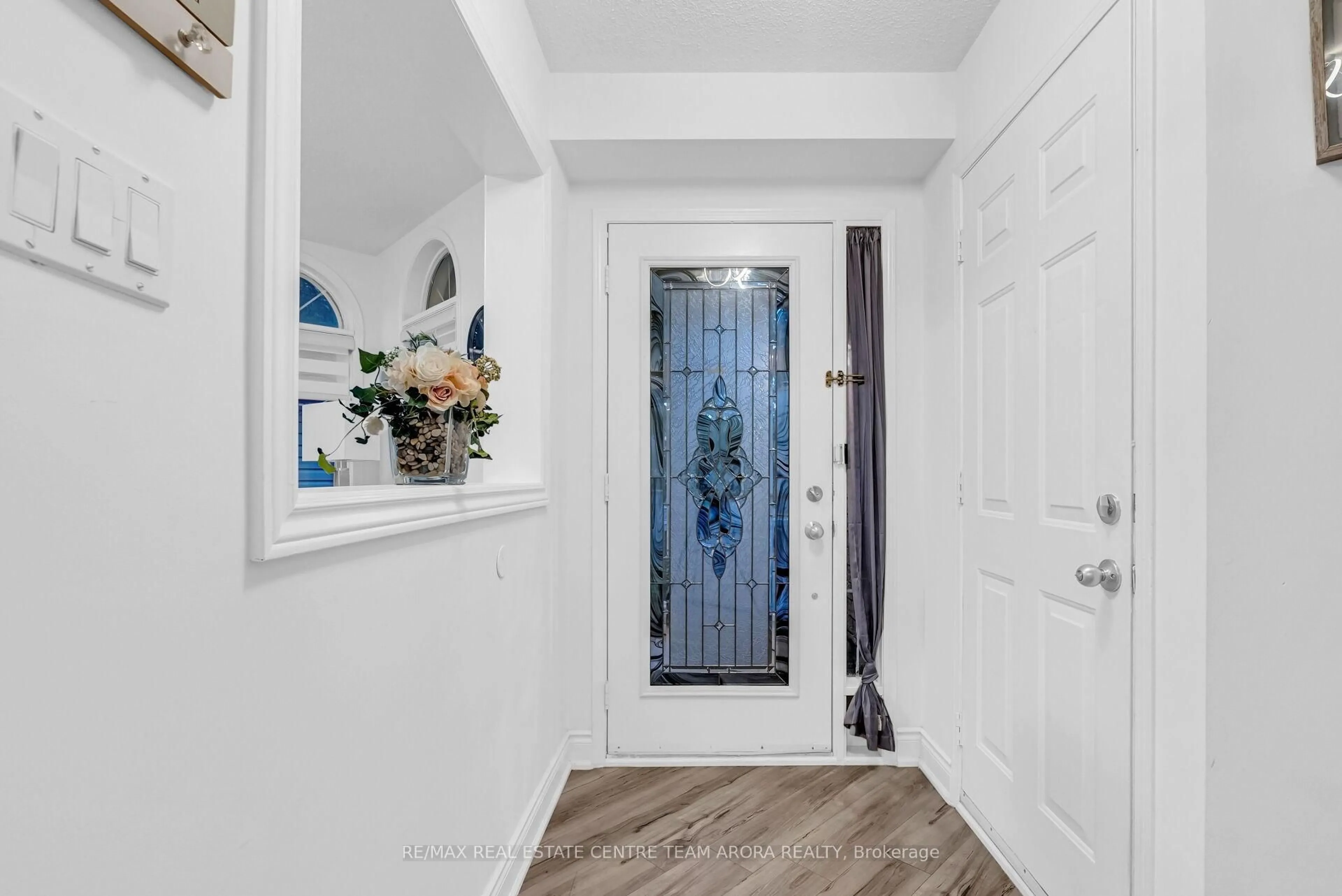 Indoor entryway for 5958 Mersey St, Mississauga Ontario L5V 1W1
