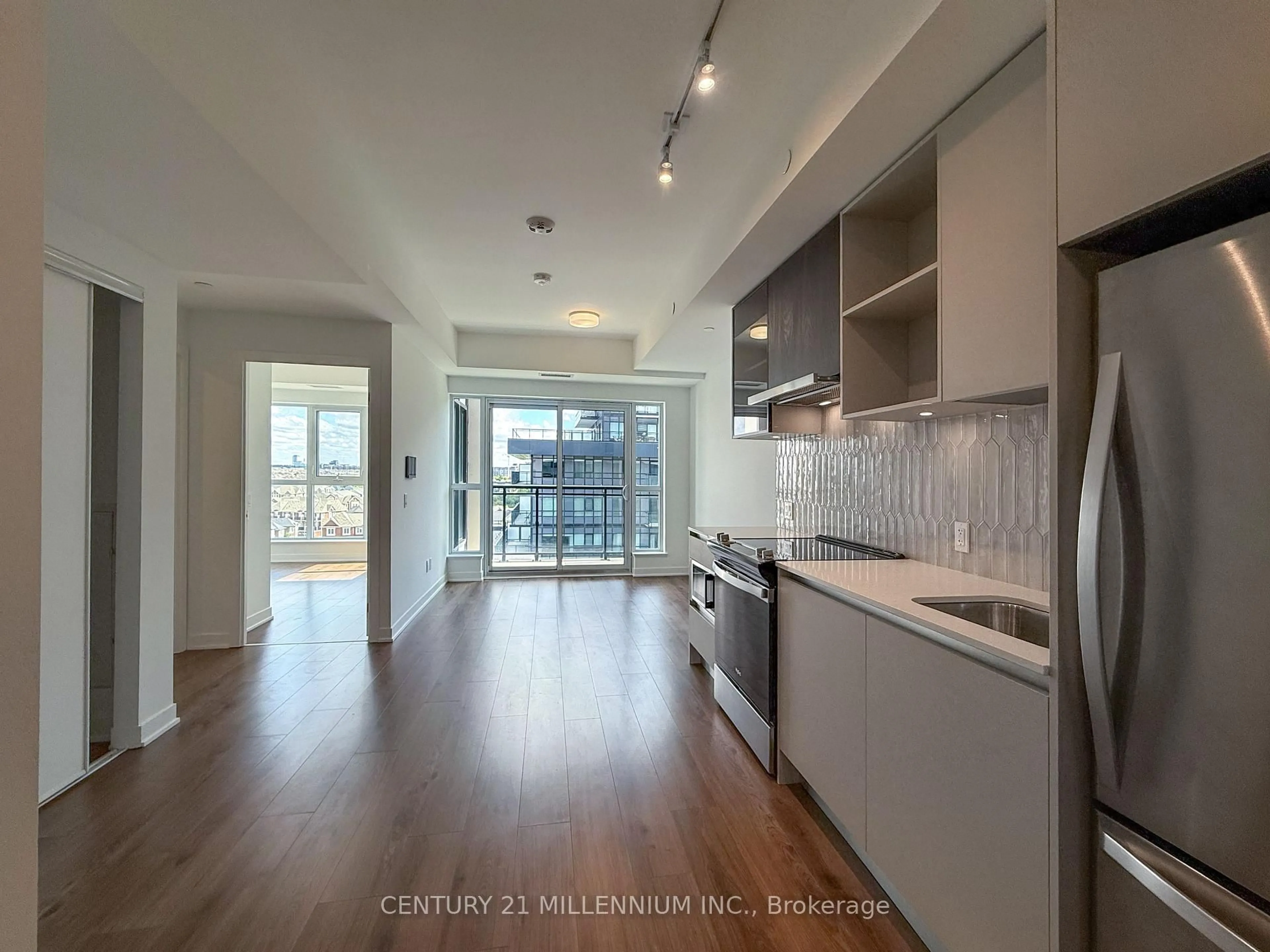 Open concept kitchen, wood/laminate floor for 405 Dundas St #810, Oakville Ontario L6M 5P9