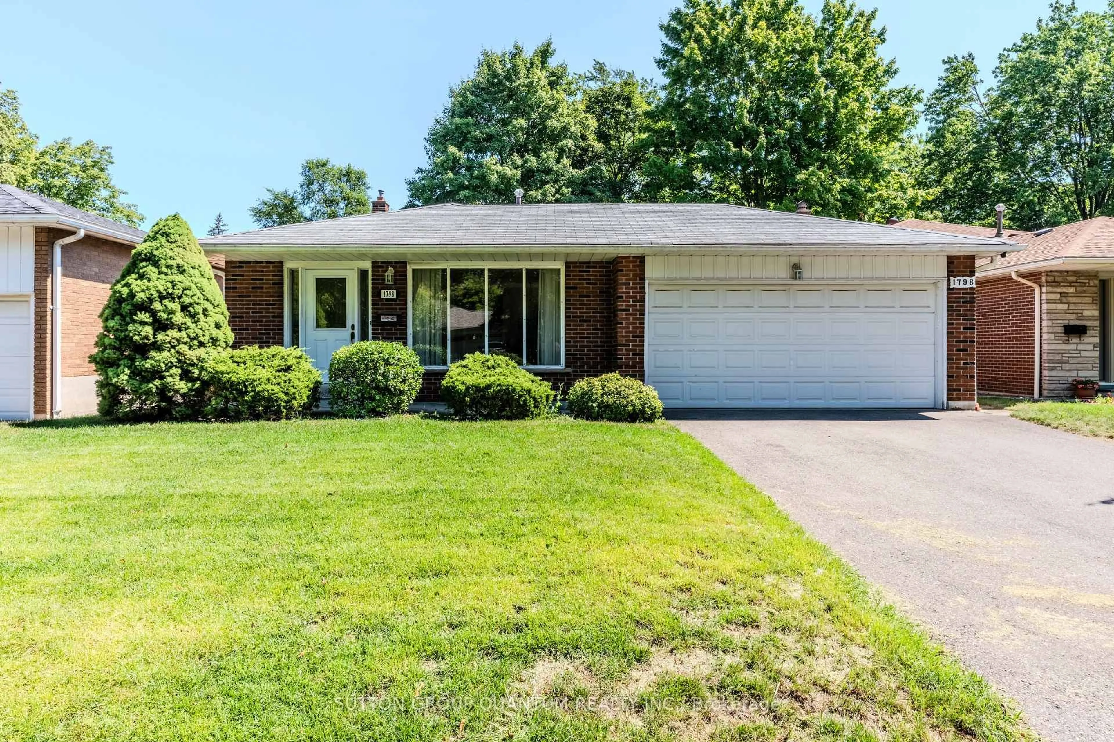 Home with brick exterior material, street for 1798 Medallion Crt, Mississauga Ontario L5J 2L7