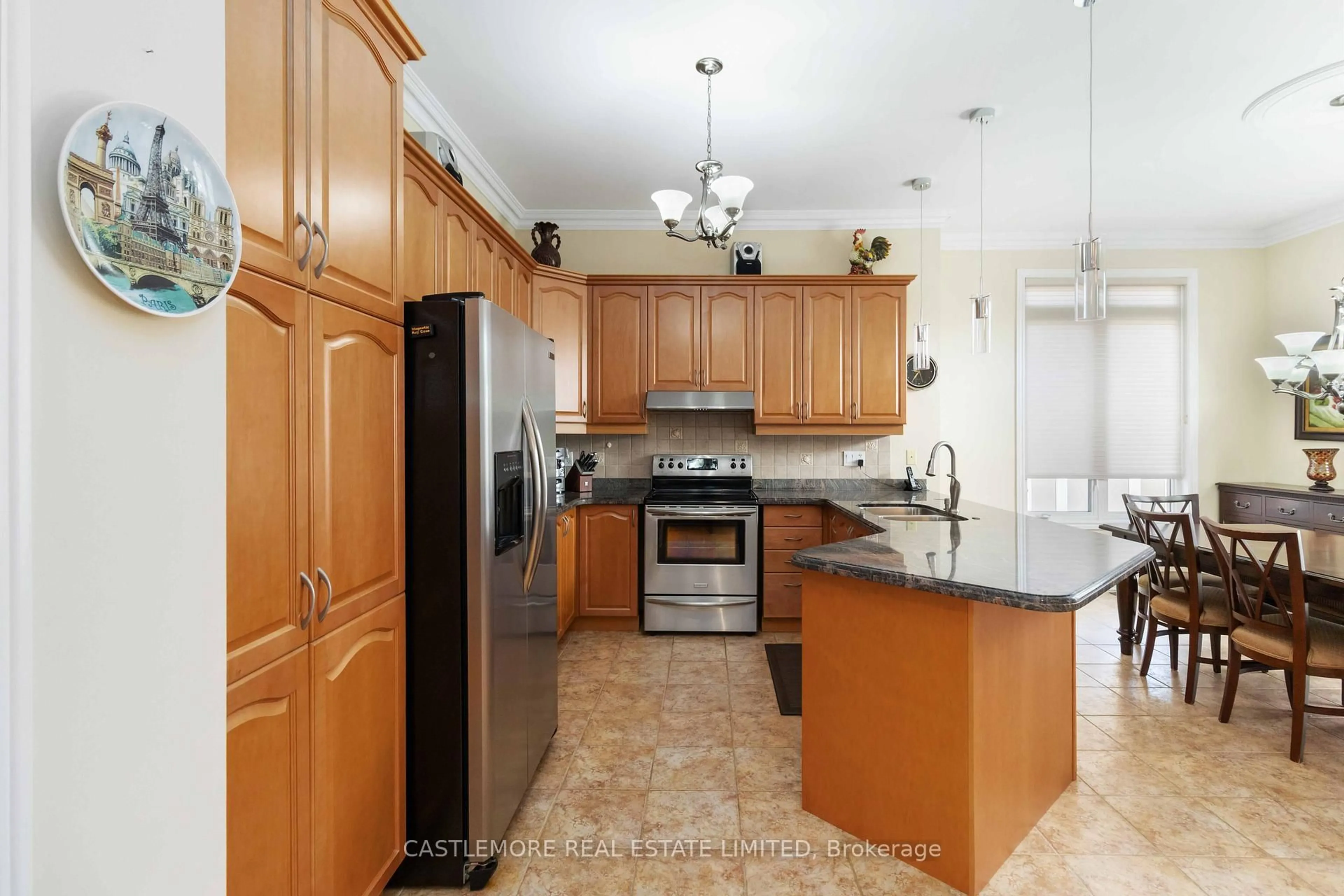 Standard kitchen, ceramic/tile floor for 39 Saint Hubert Dr, Brampton Ontario L6P 1W1