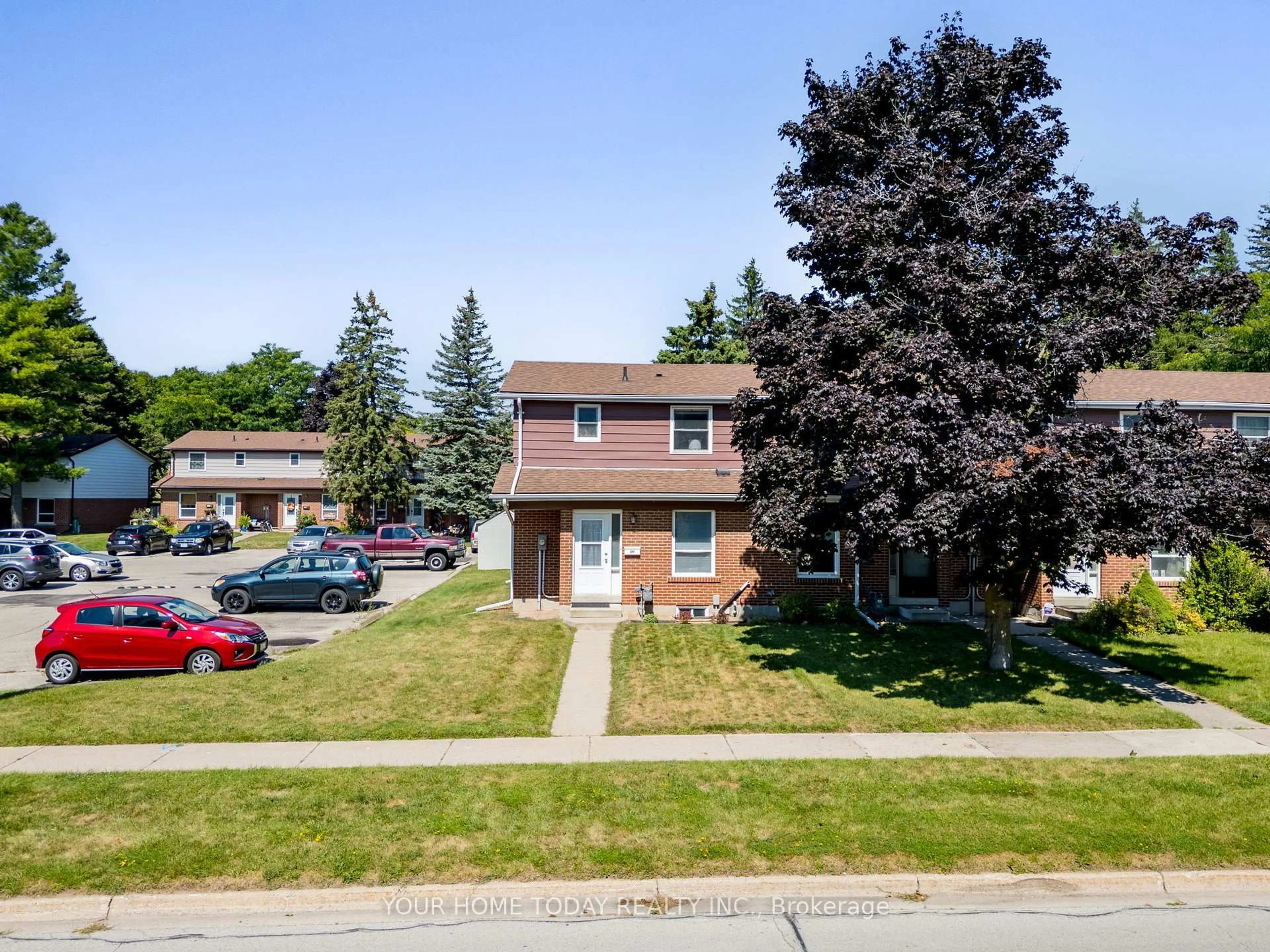 A pic from outside/outdoor area/front of a property/back of a property/a pic from drone, street for 109 Kingham Rd, Halton Hills Ontario L7J 1S3