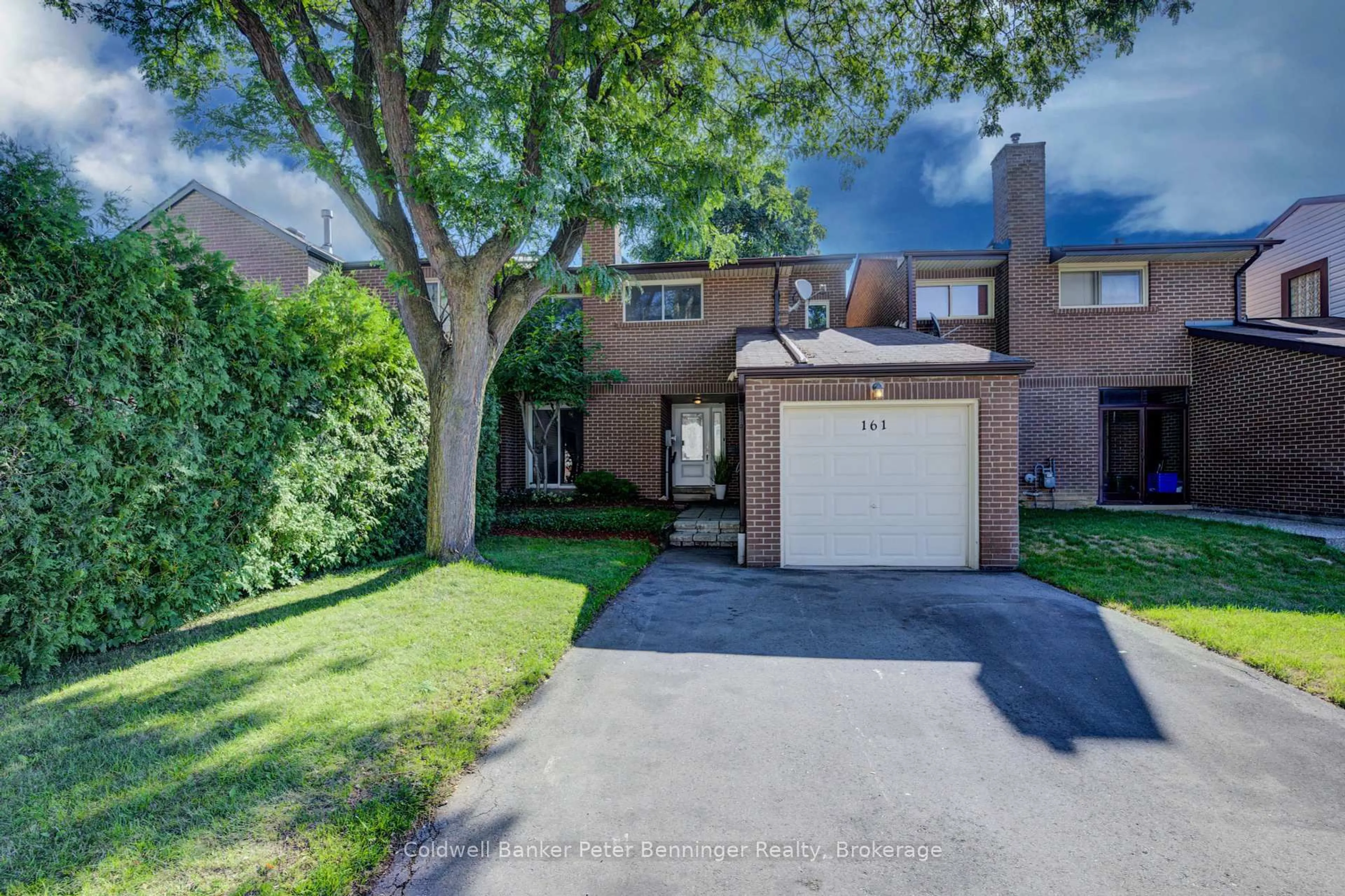 A pic from outside/outdoor area/front of a property/back of a property/a pic from drone, street for 161 Satok Cres, Milton Ontario L9T 3N9