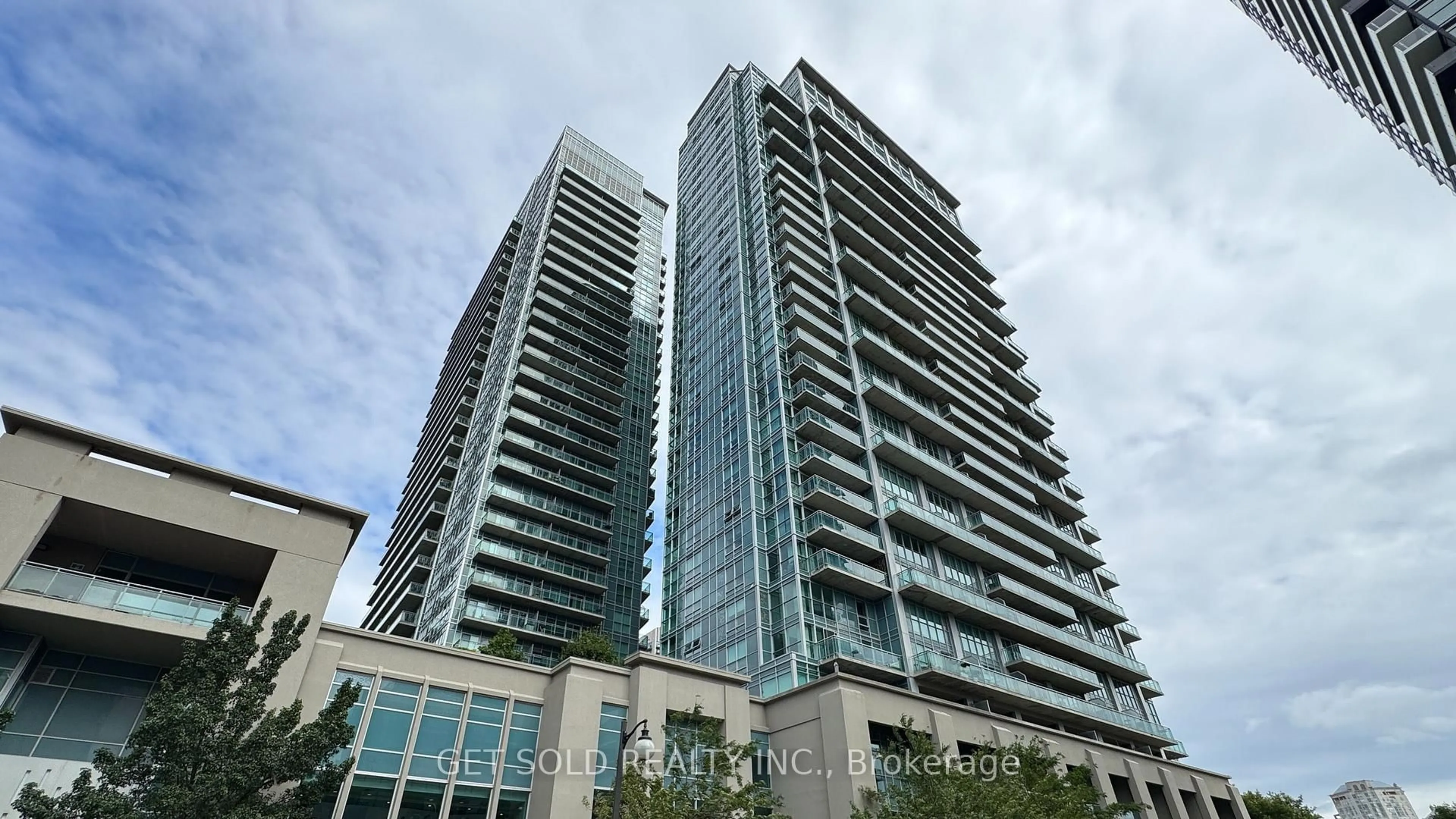 Indoor foyer for 165 Legion Rd #730, Toronto Ontario M8Y 0B3