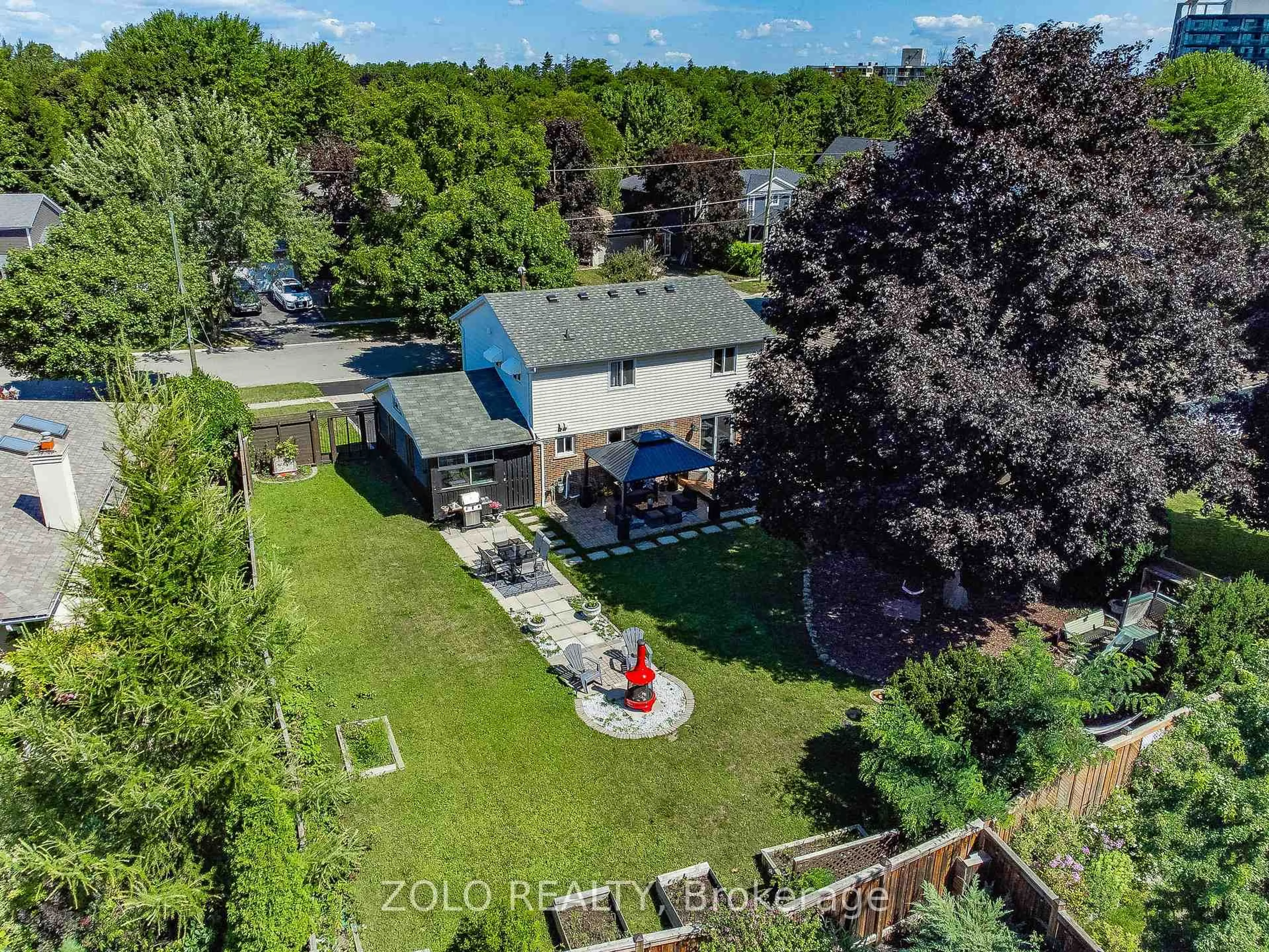 A pic from outside/outdoor area/front of a property/back of a property/a pic from drone, unknown for 18 Fagan Dr, Halton Hills Ontario L7G 4P3