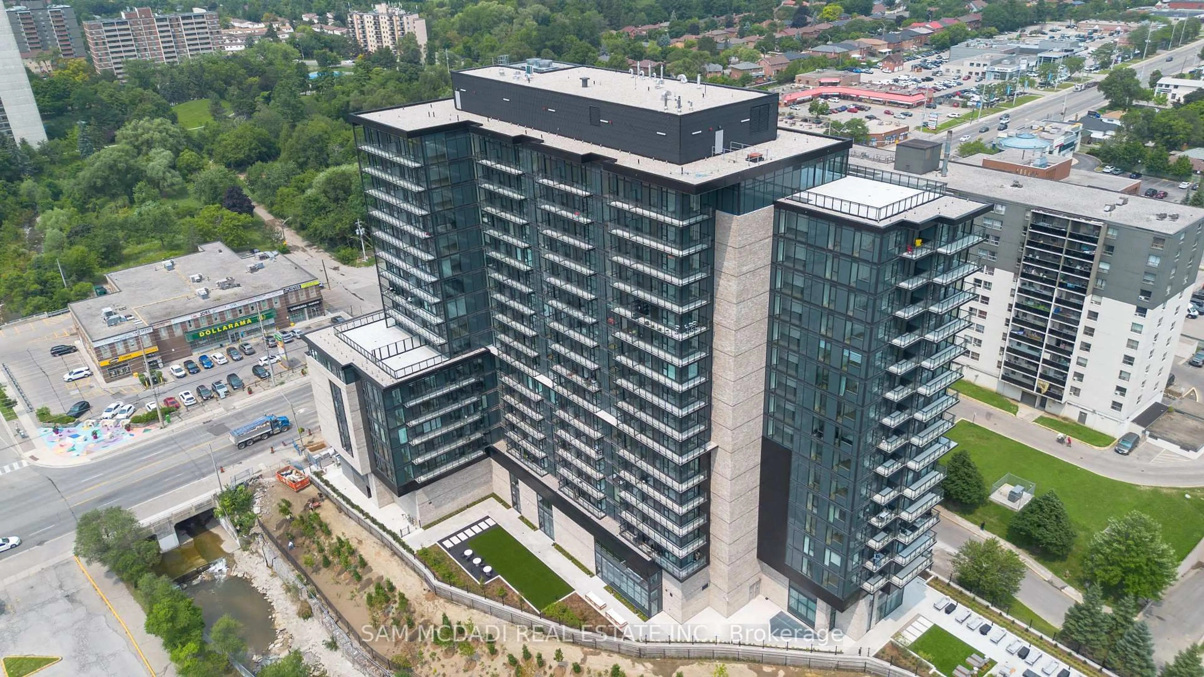 A pic from outside/outdoor area/front of a property/back of a property/a pic from drone, building for 86 Dundas St #1513, Mississauga Ontario L5A 0B1
