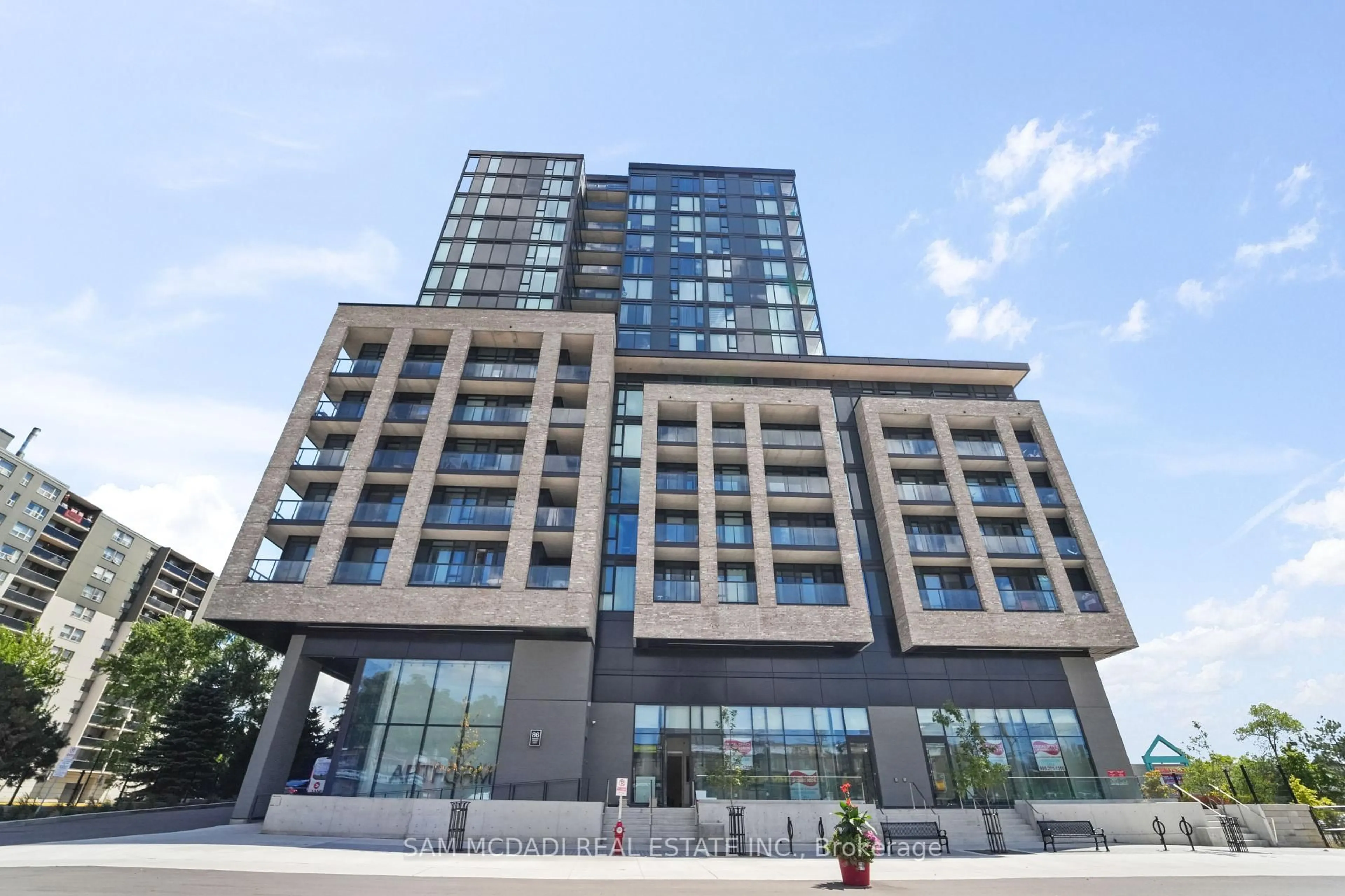 Indoor foyer for 86 Dundas St #1513, Mississauga Ontario L5A 0B1