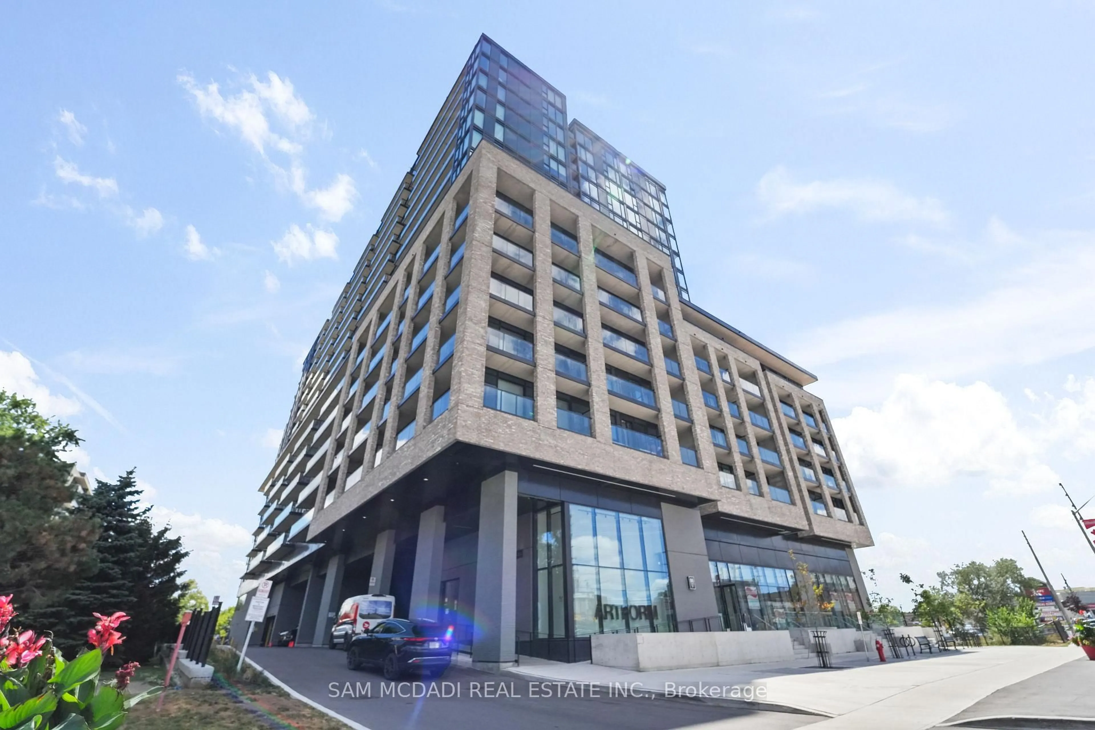 Indoor foyer for 86 Dundas St #1513, Mississauga Ontario L5A 0B1