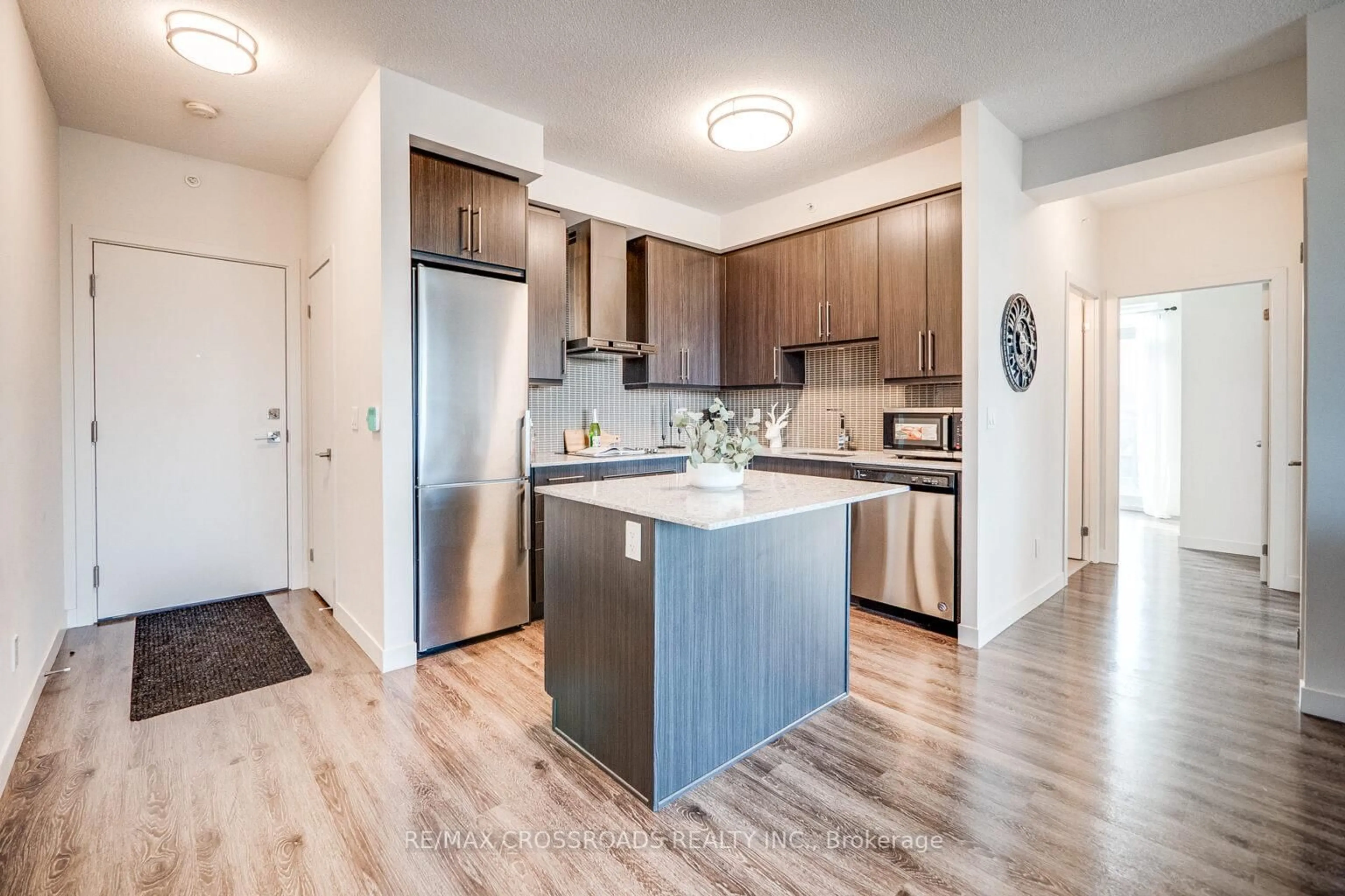 Unknown for 2093 Fairview St #502, Burlington Ontario L7R 0E6
