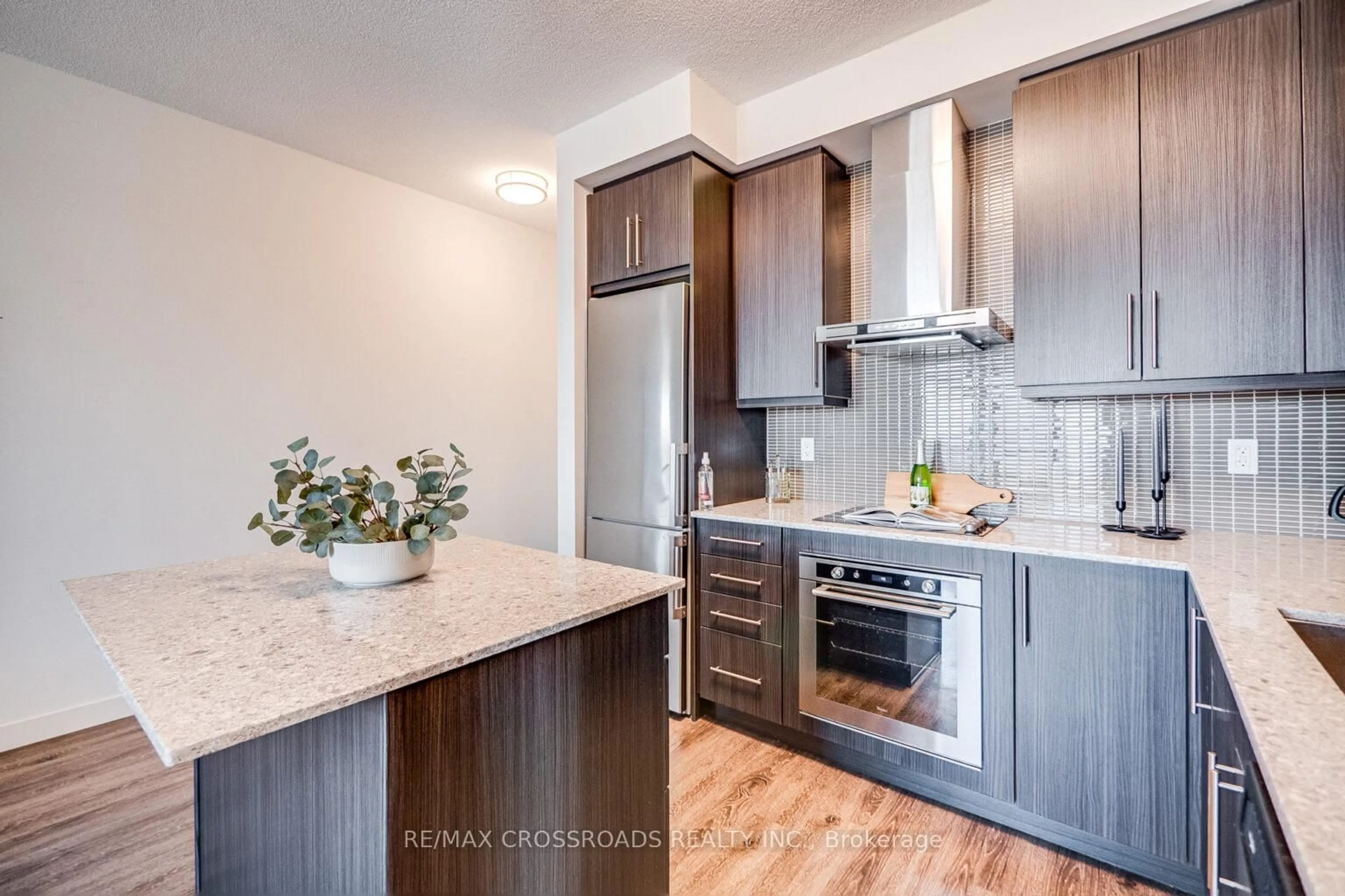 Open concept kitchen, wood/laminate floor for 2093 Fairview St #502, Burlington Ontario L7R 0E6