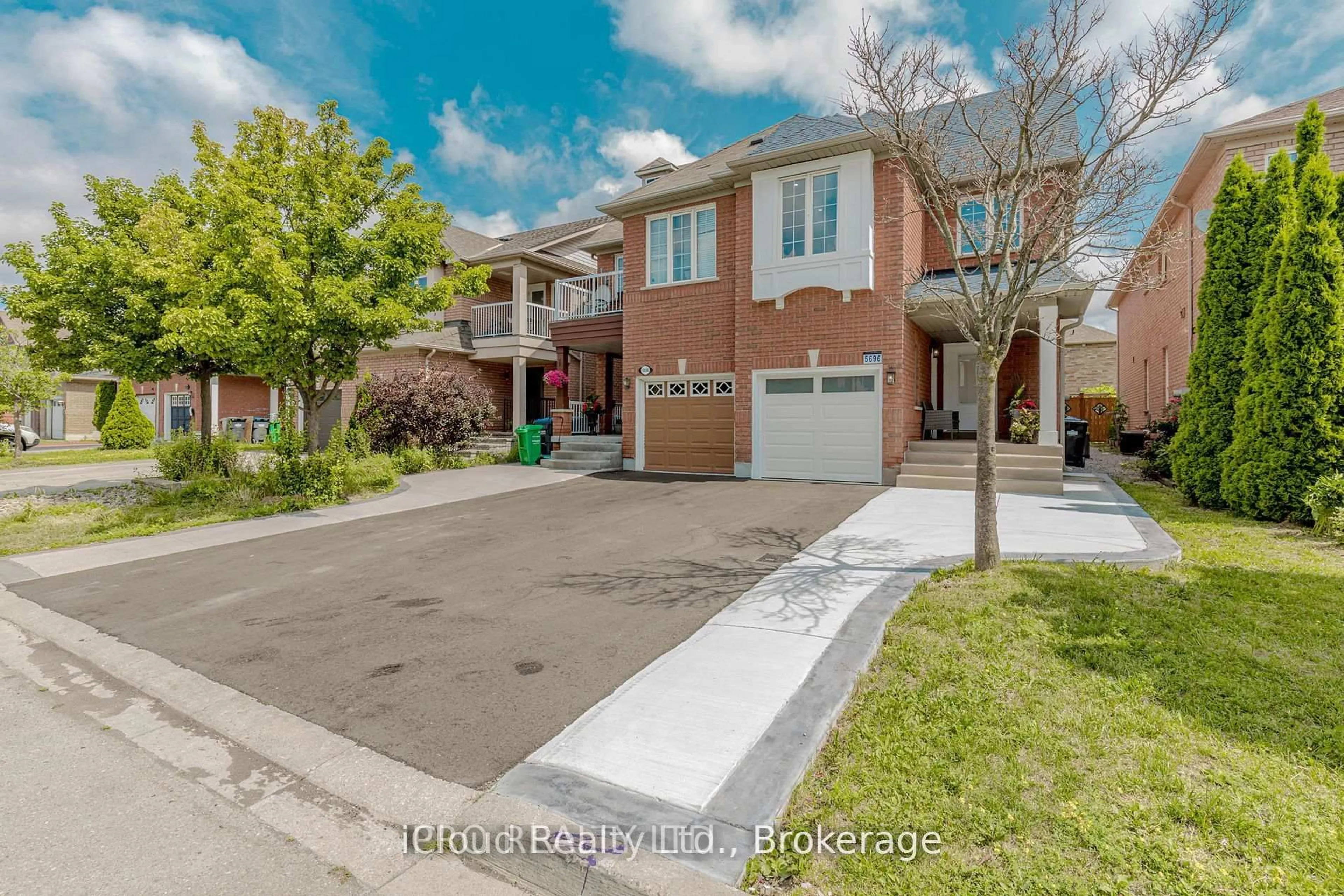 Home with brick exterior material, street for 5696 Margarita Cres, Mississauga Ontario L5M 6Y8