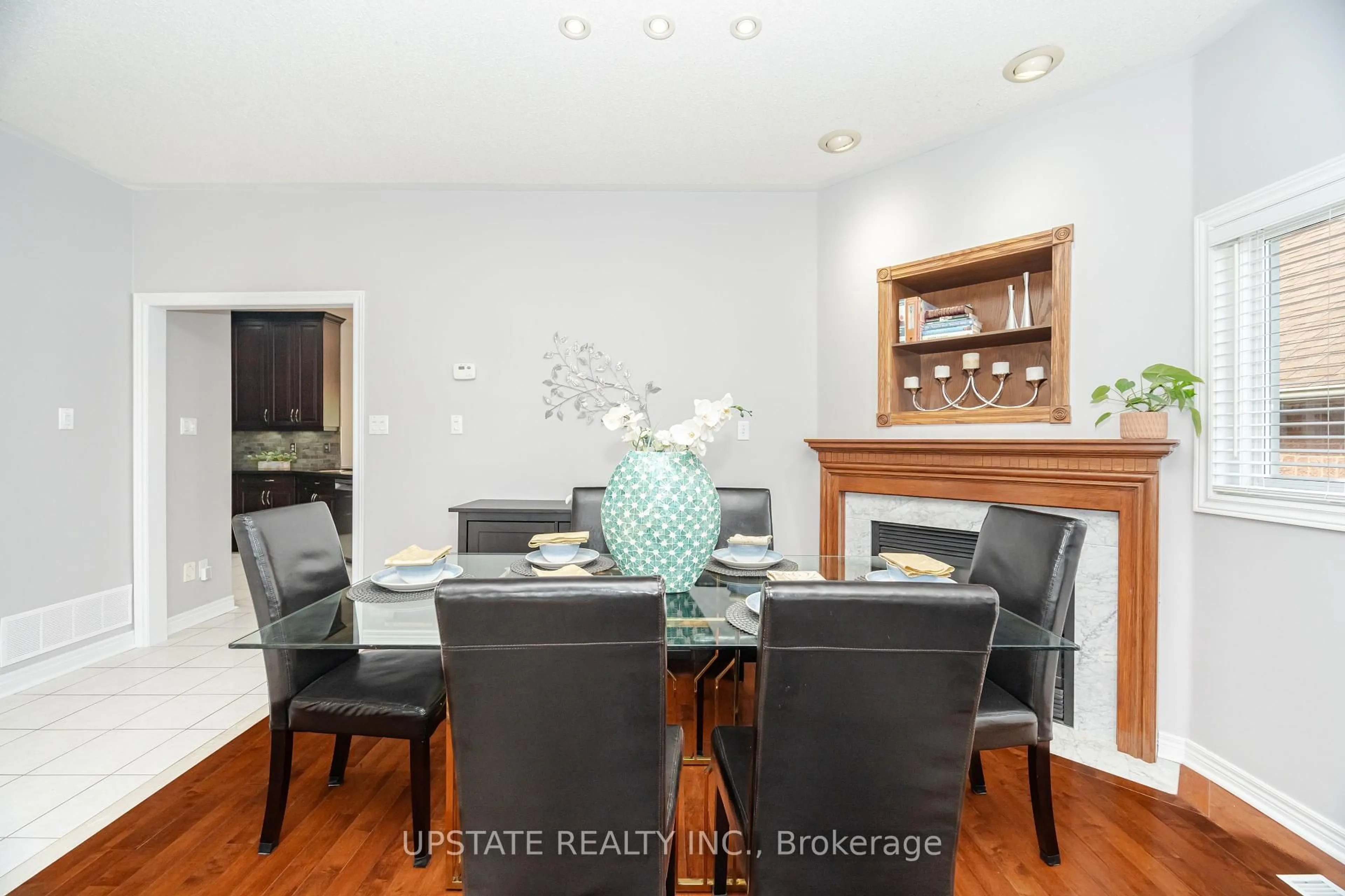 Dining room, wood/laminate floor for 14 Kirkwood Cres, Caledon Ontario L7C 1B9