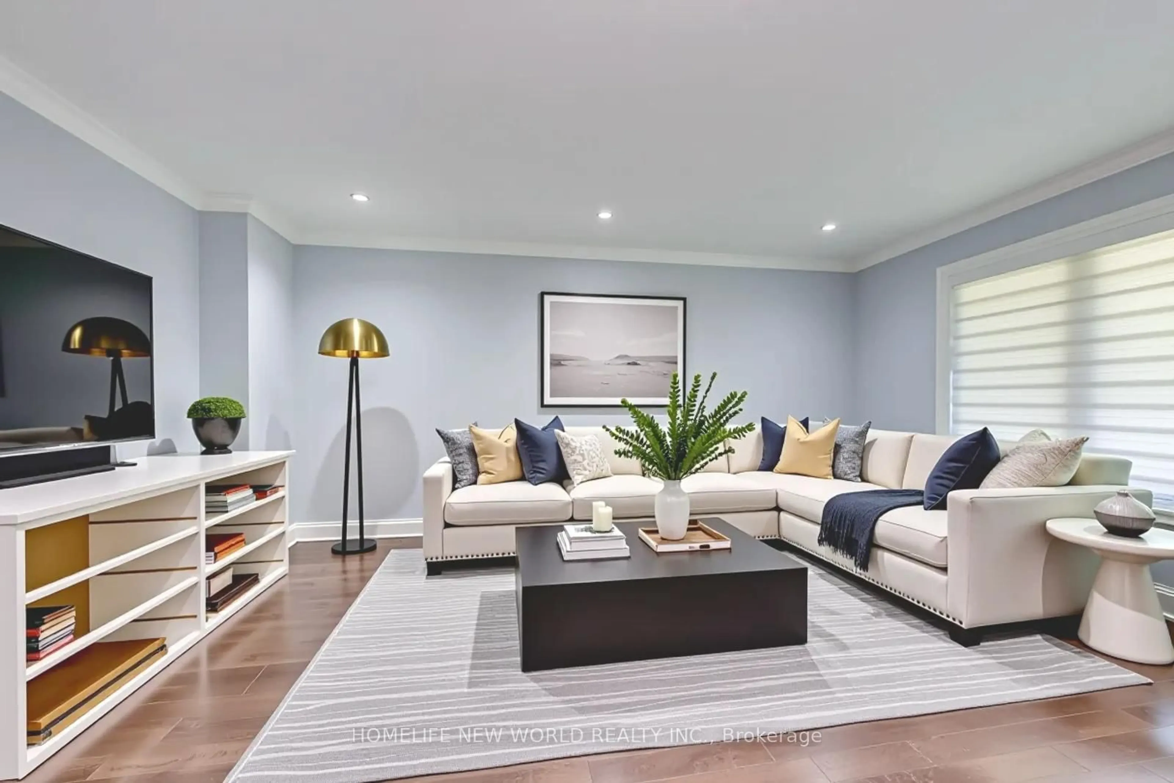 Living room with furniture, unknown for 3957 Renfrew Cres, Mississauga Ontario L5L 4J6