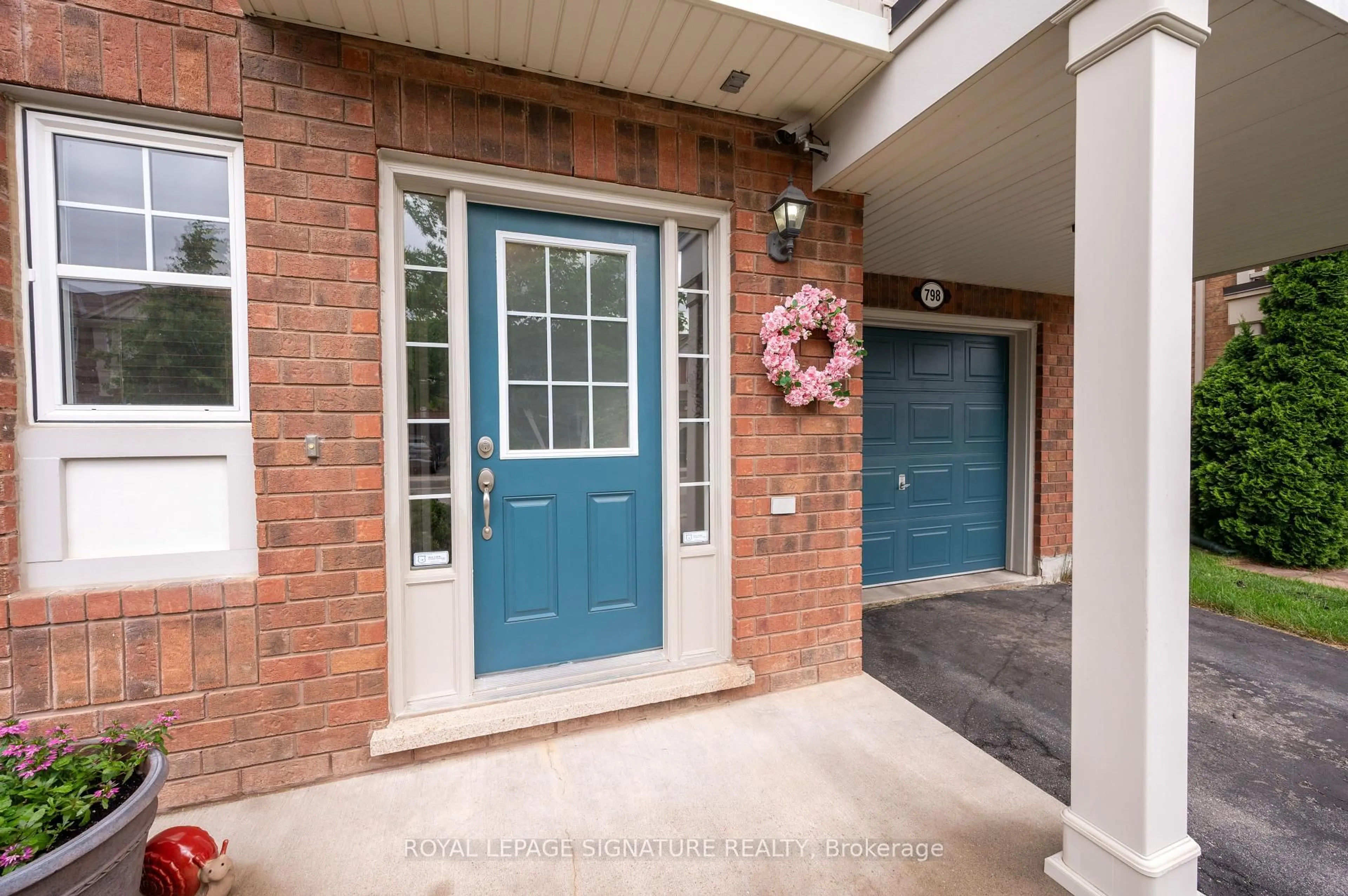 Indoor entryway for 798 Shortreed Cres, Milton Ontario L9T 0E9