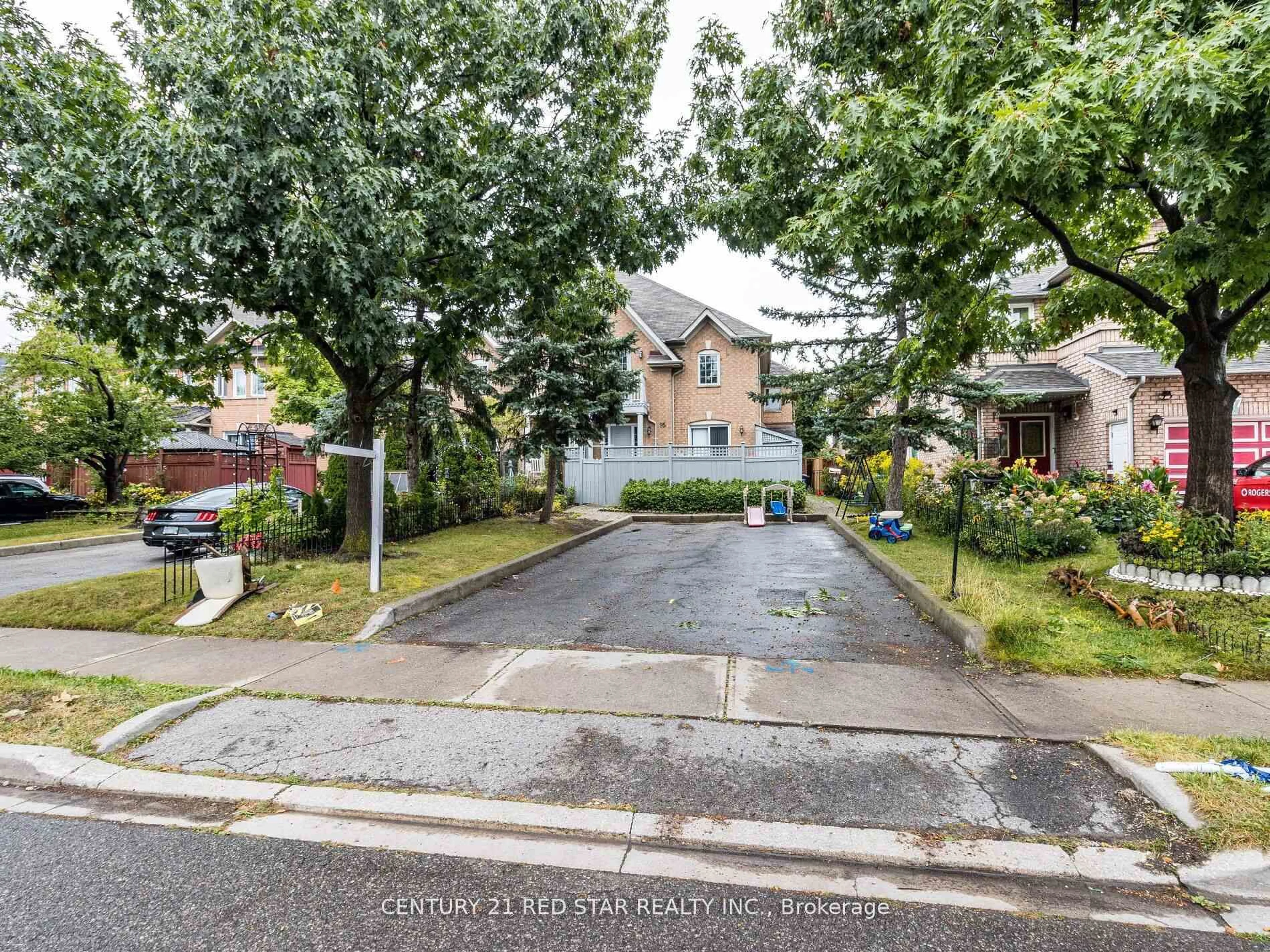 A pic from outside/outdoor area/front of a property/back of a property/a pic from drone, street for 95 Yellow Brick Rd, Brampton Ontario L6V 4K7