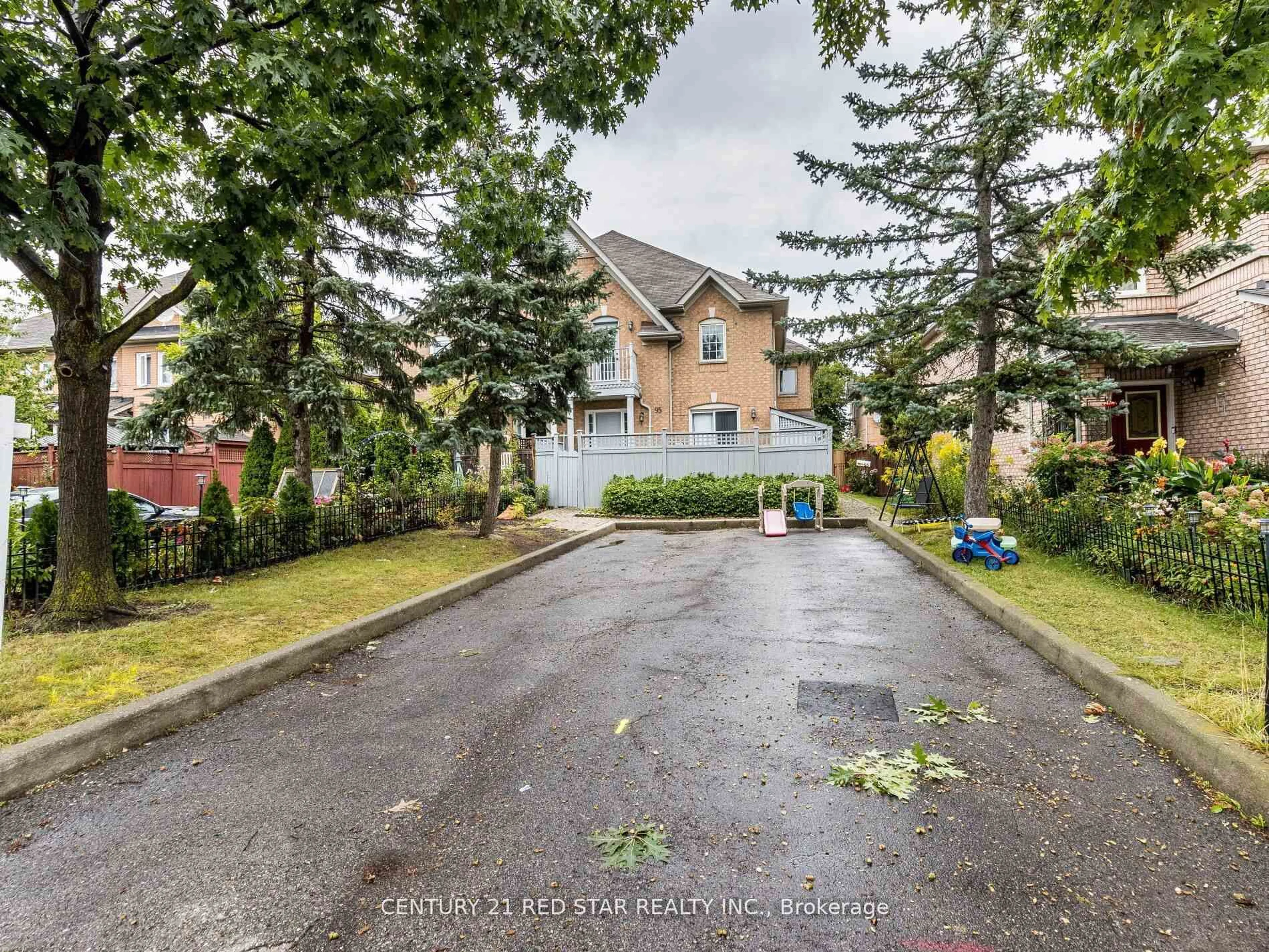 A pic from outside/outdoor area/front of a property/back of a property/a pic from drone, street for 95 Yellow Brick Rd, Brampton Ontario L6V 4K7
