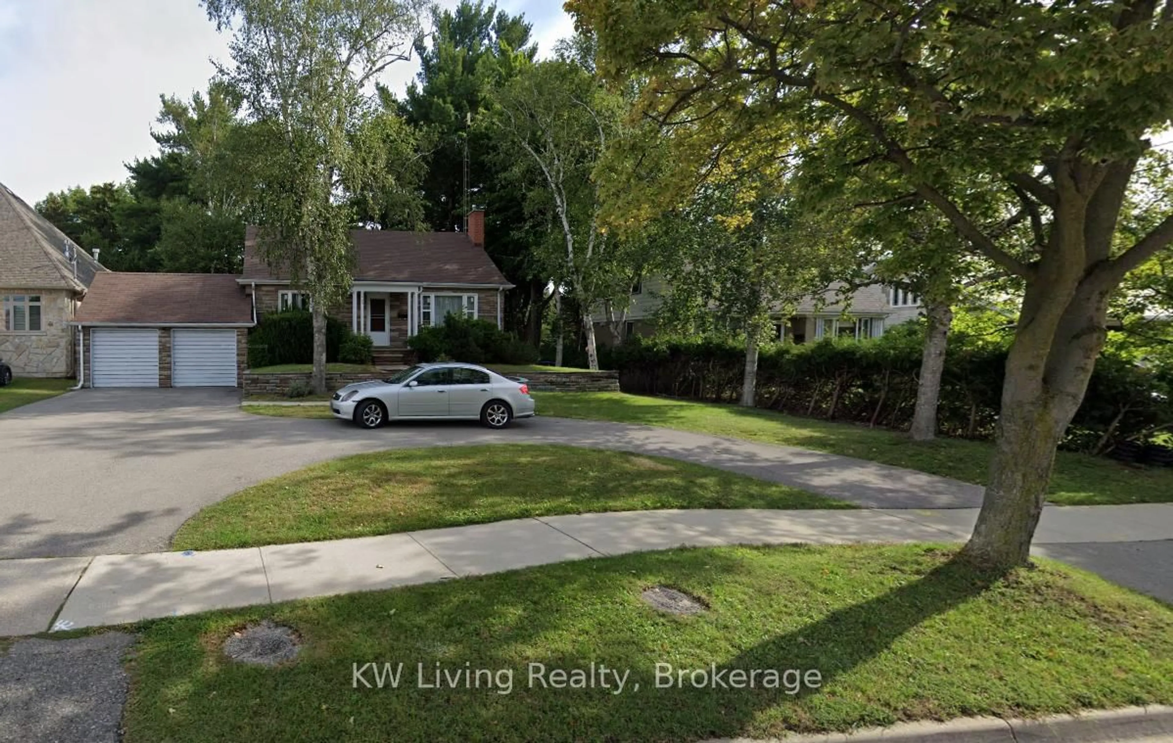 A pic from outside/outdoor area/front of a property/back of a property/a pic from drone, street for 2463 Camilla Rd, Mississauga Ontario L5A 2K4