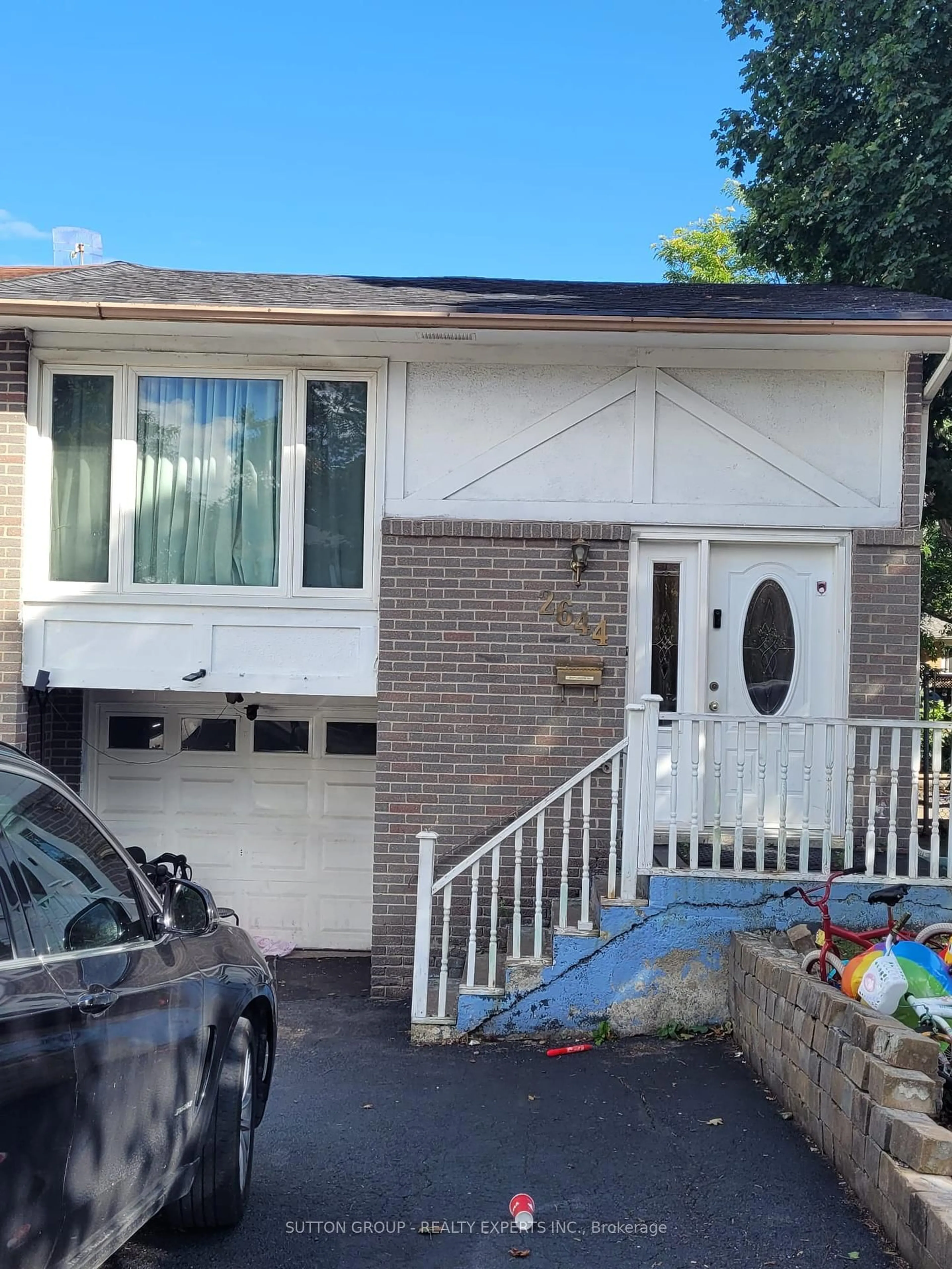 Home with vinyl exterior material, street for 2644 Lundene Rd, Mississauga Ontario L5J 1P8