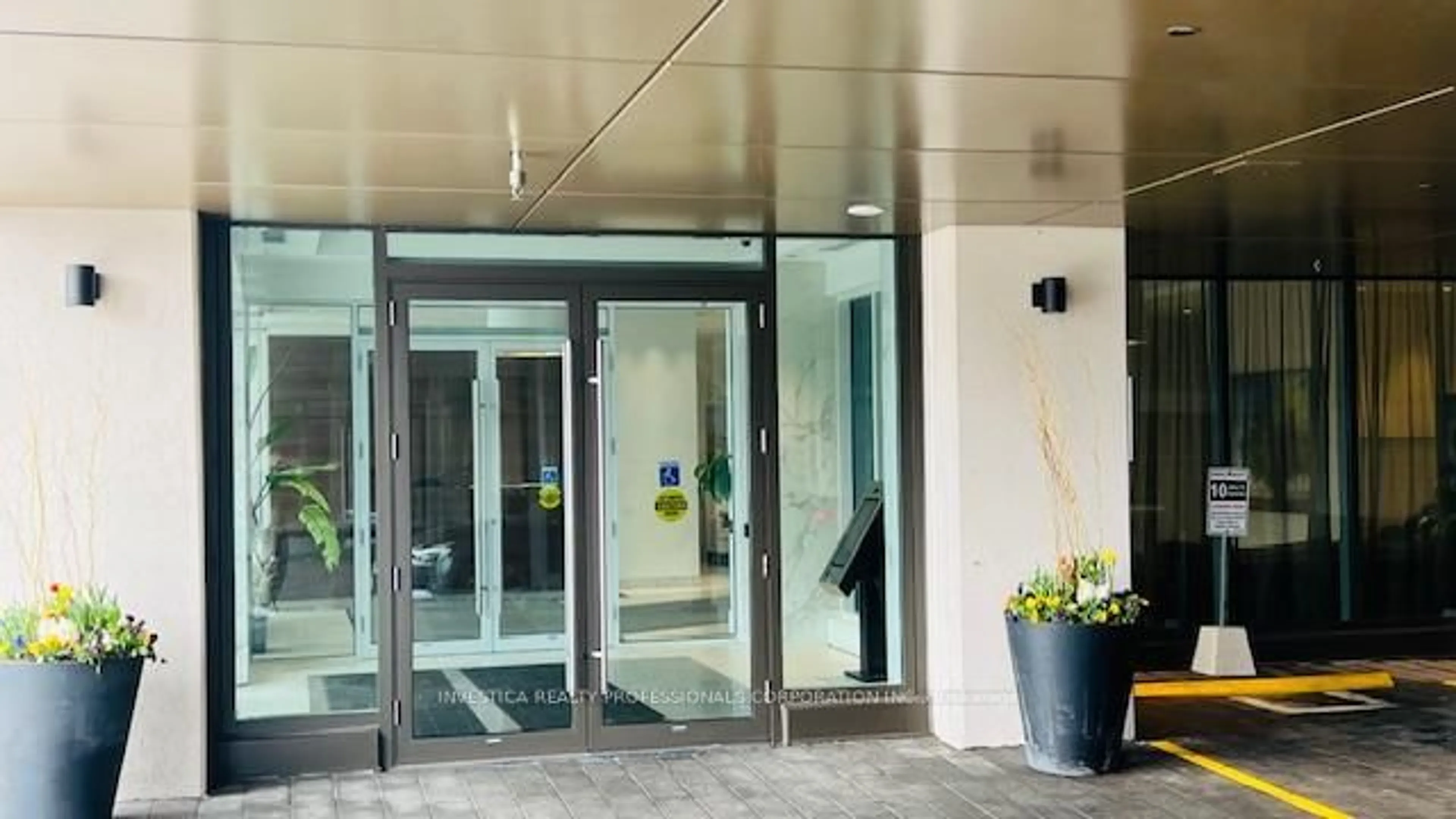 Indoor foyer for 1928 Lakeshore Blvd #2012, Toronto Ontario M6S 1A1