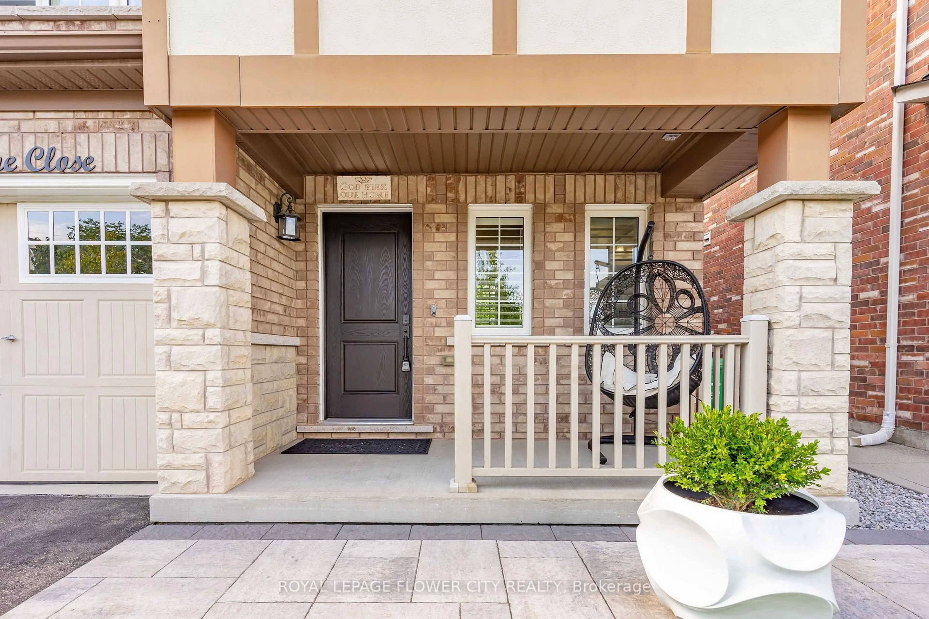 Indoor entryway for 115 Vanhorne Clse, Brampton Ontario L7A 4E9