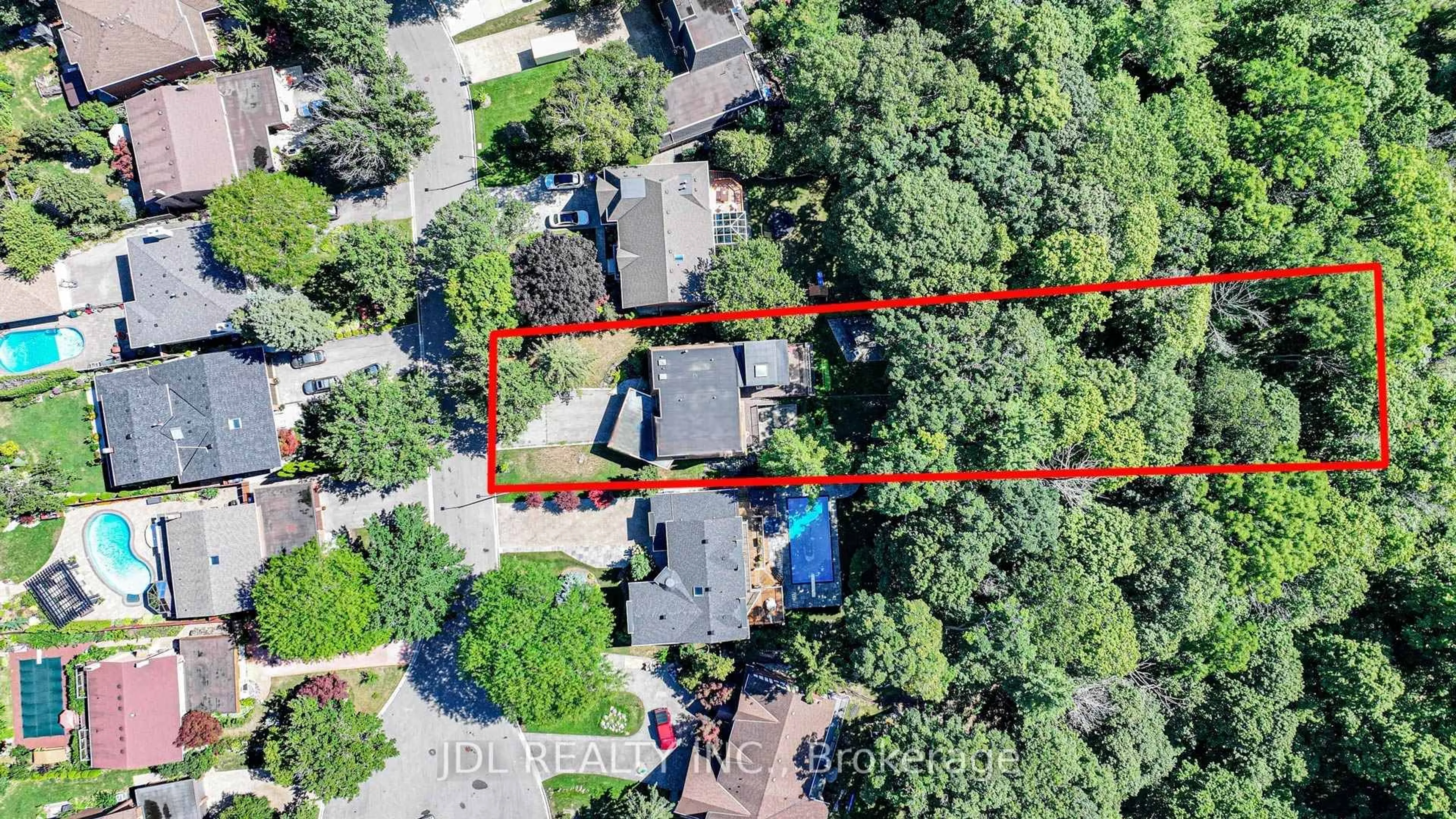 A pic from outside/outdoor area/front of a property/back of a property/a pic from drone, street for 2431 Jarvis St, Mississauga Ontario L5C 2P7