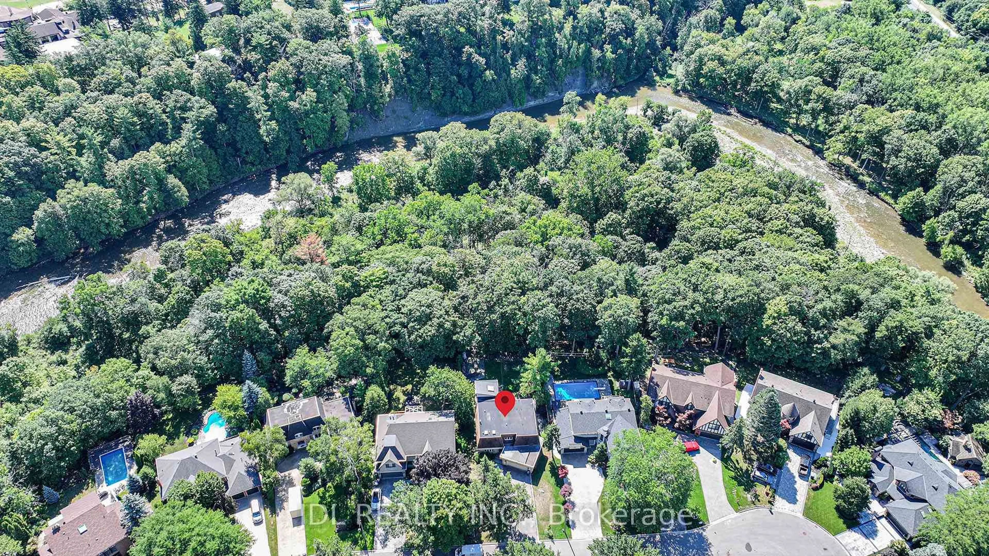A pic from outside/outdoor area/front of a property/back of a property/a pic from drone, unknown for 2431 Jarvis St, Mississauga Ontario L5C 2P7