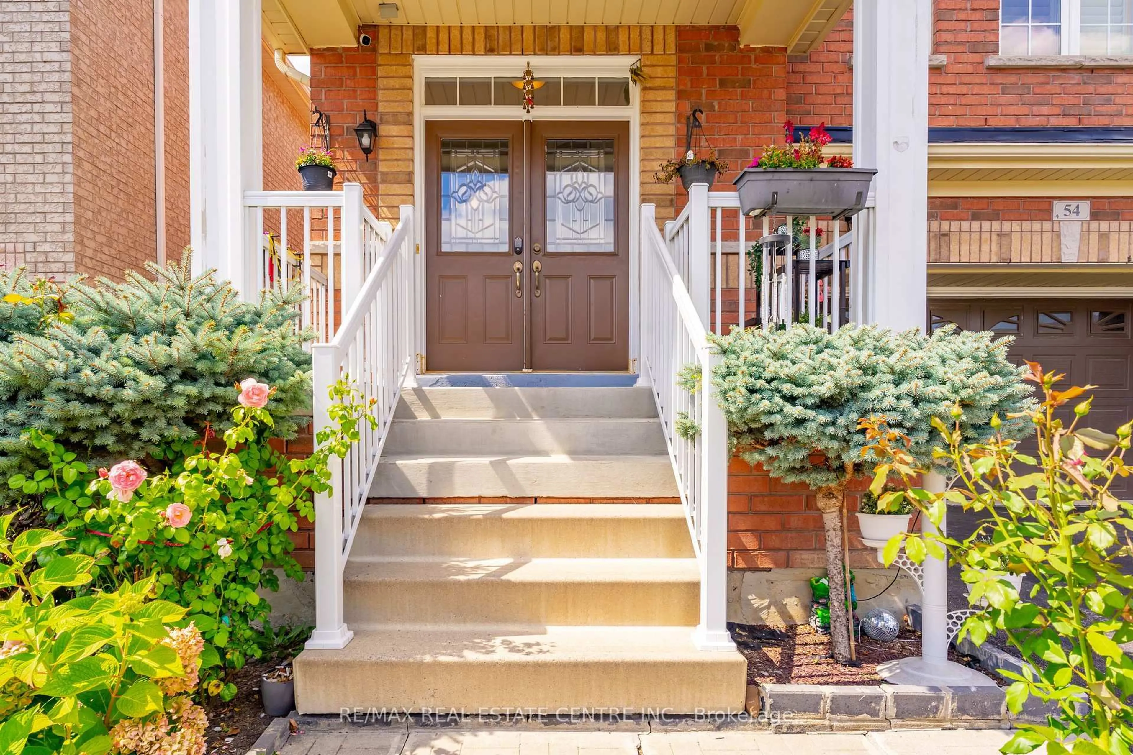 Indoor entryway for 54 Iceland Poppy Tr, Brampton Ontario L7A 0M9