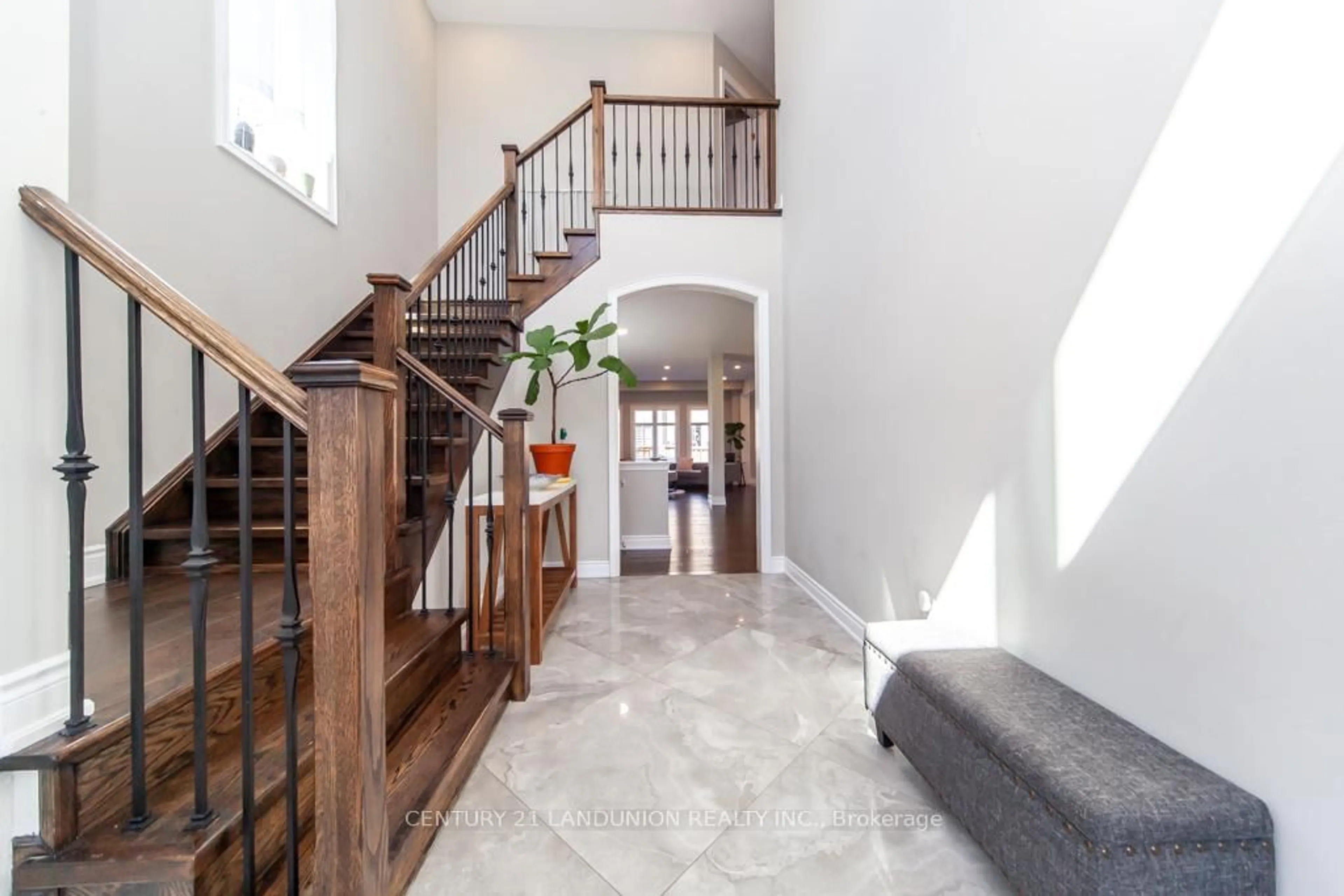 Indoor foyer for 70 Prairie Creek Cres, Brampton Ontario L6Y 6C9