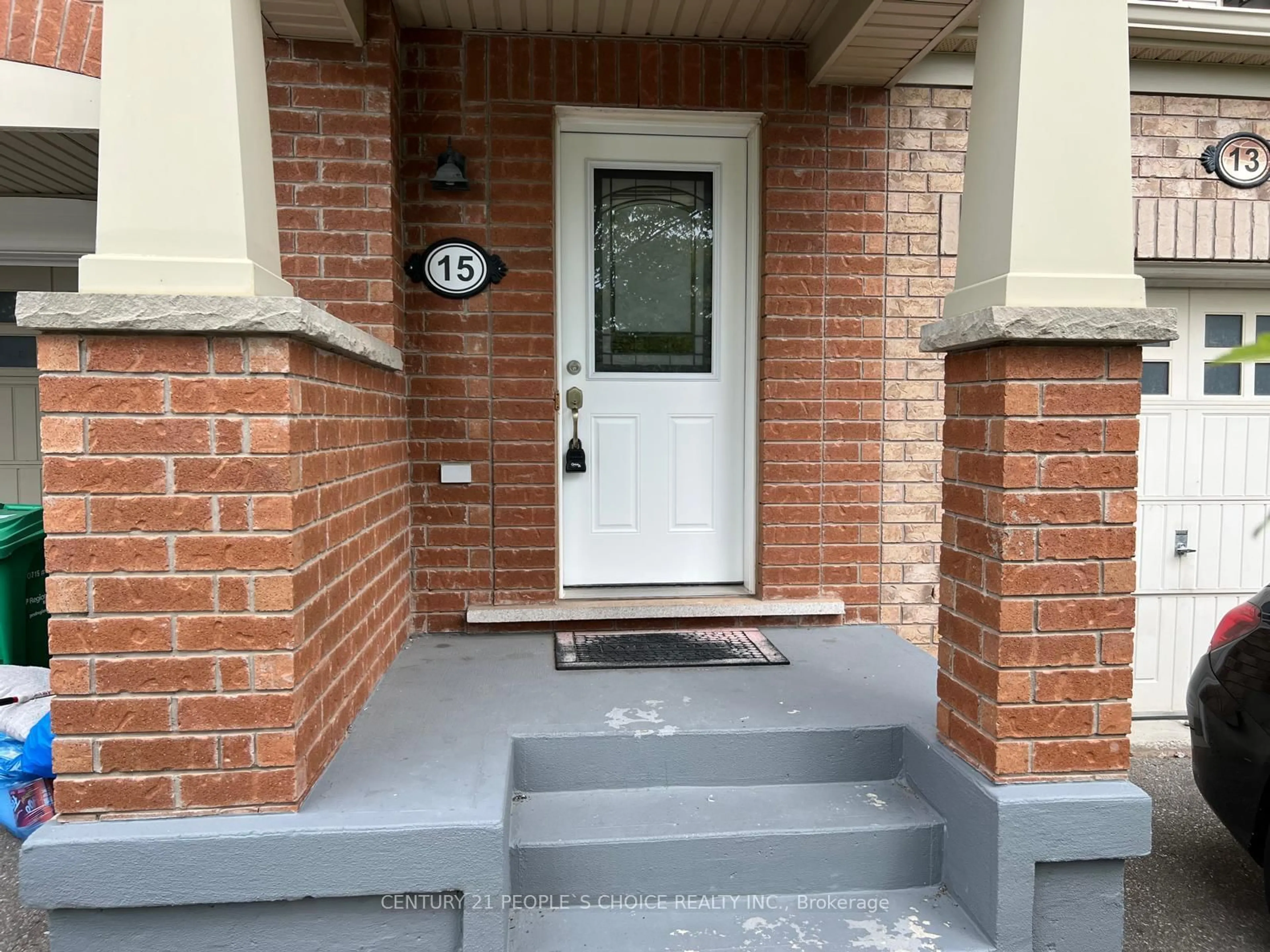 Indoor entryway for 15 Lanternlight Lane, Brampton Ontario L7A 0S5