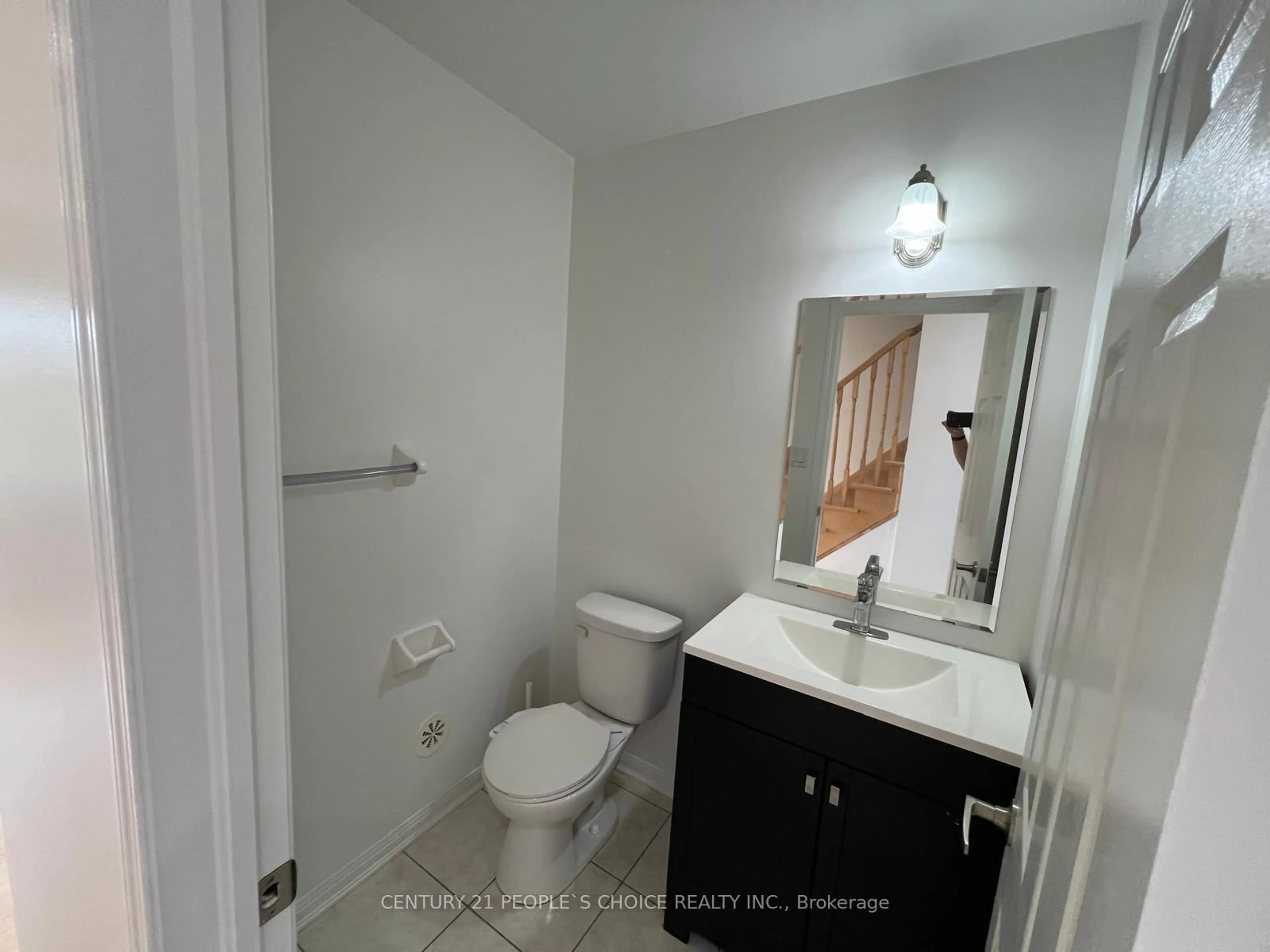 Standard bathroom, unknown for 15 Lanternlight Lane, Brampton Ontario L7A 0S5