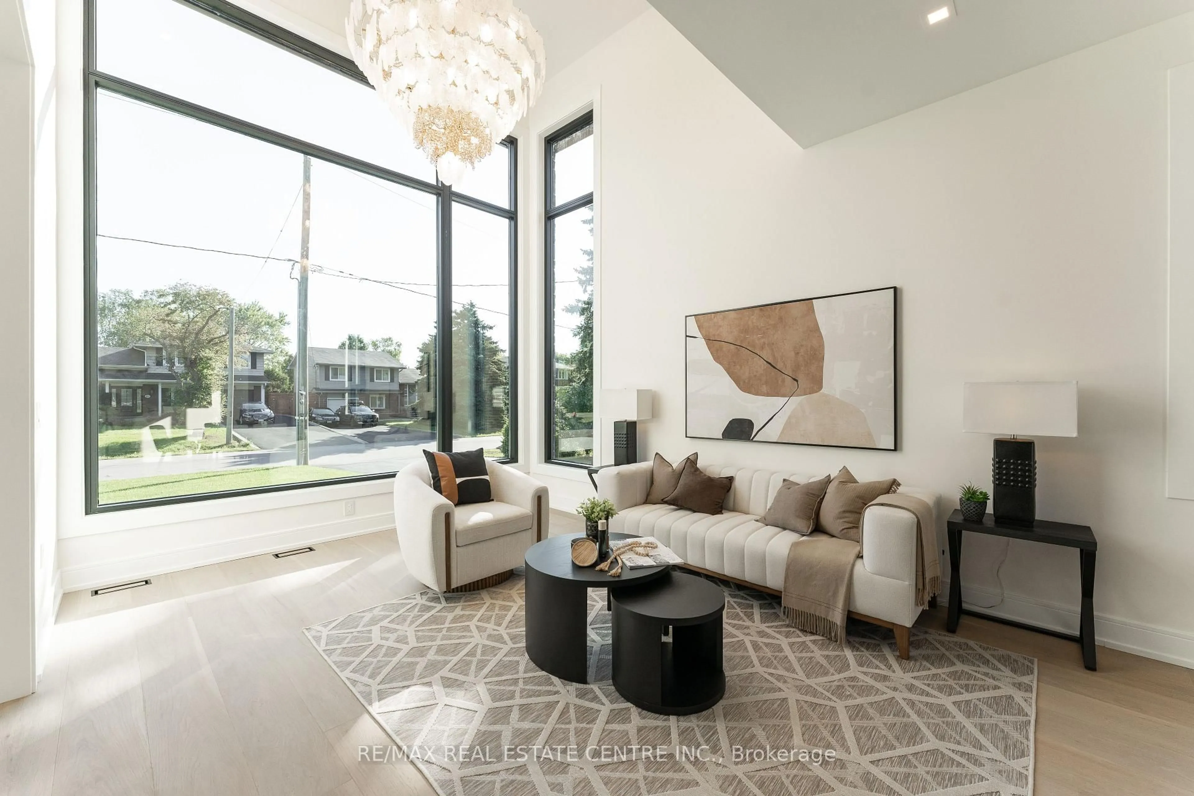 Living room with furniture, unknown for 462 Southland Cres, Oakville Ontario L6L 3N8