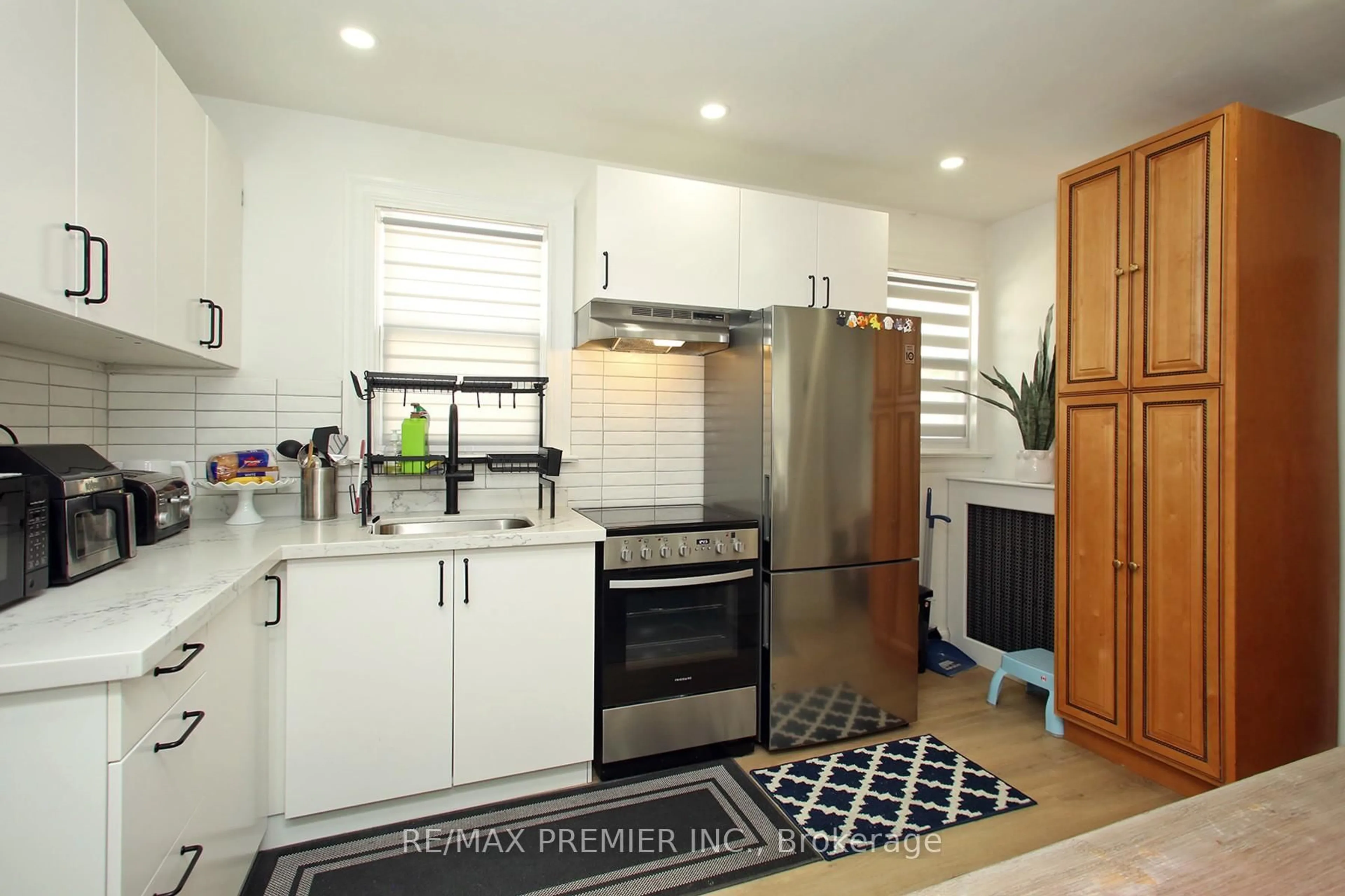 Unknown for 624 McRoberts Ave, Toronto Ontario M6E 4R7