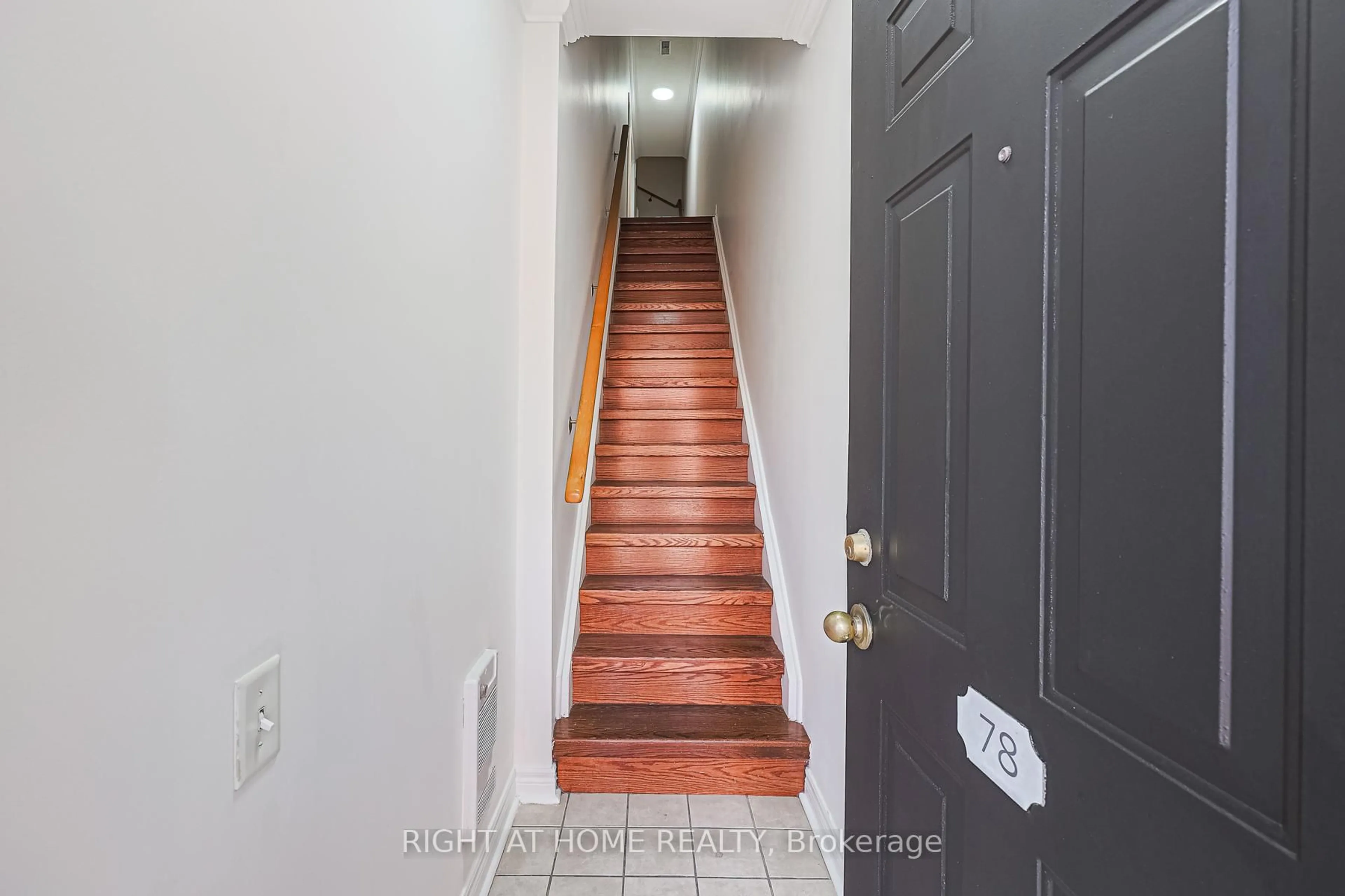 Indoor foyer for 760 Lawrence Ave #78, Toronto Ontario M6A 3E7