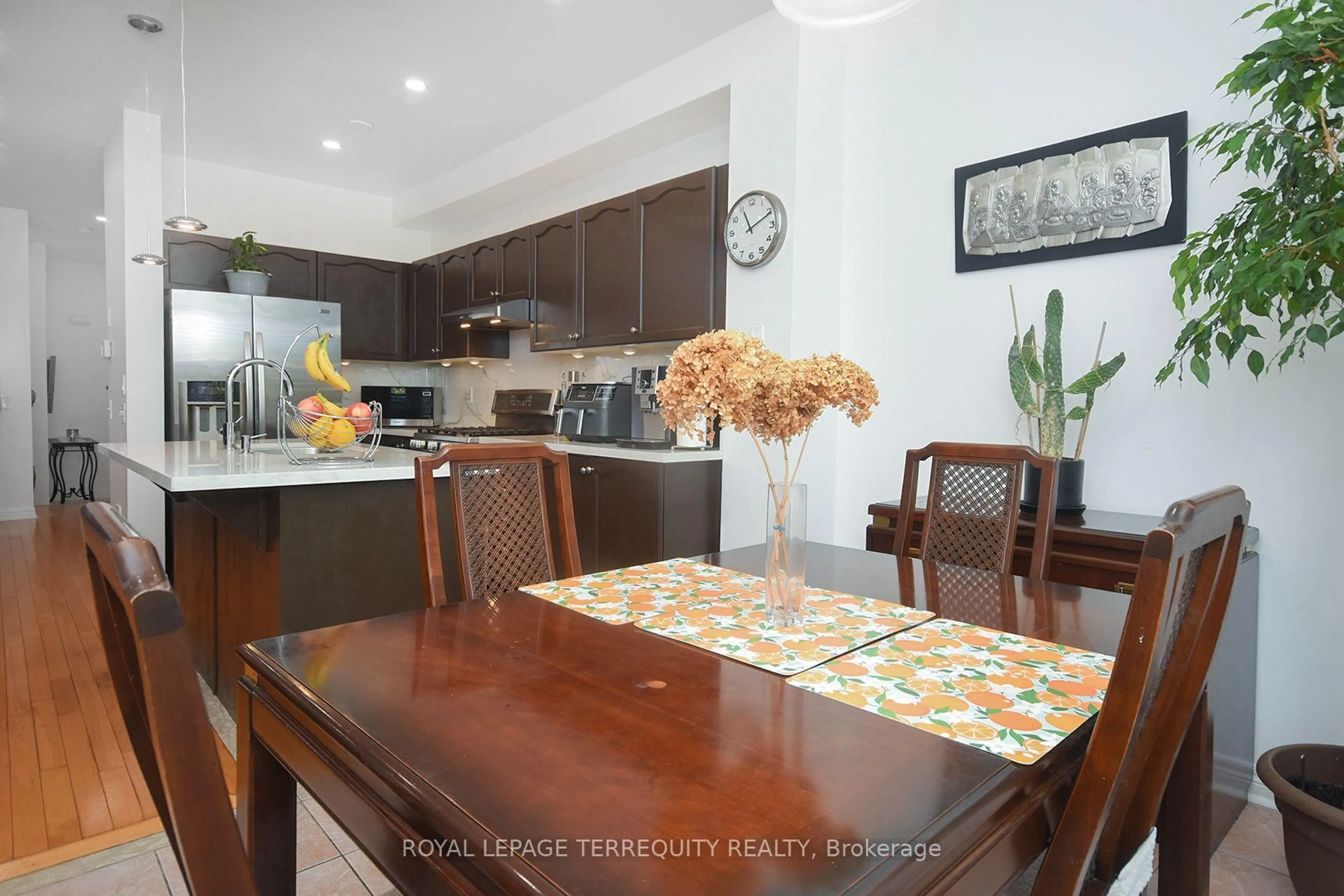 Unknown for 902 Ledbury Cres, Mississauga Ontario L5V 2P8